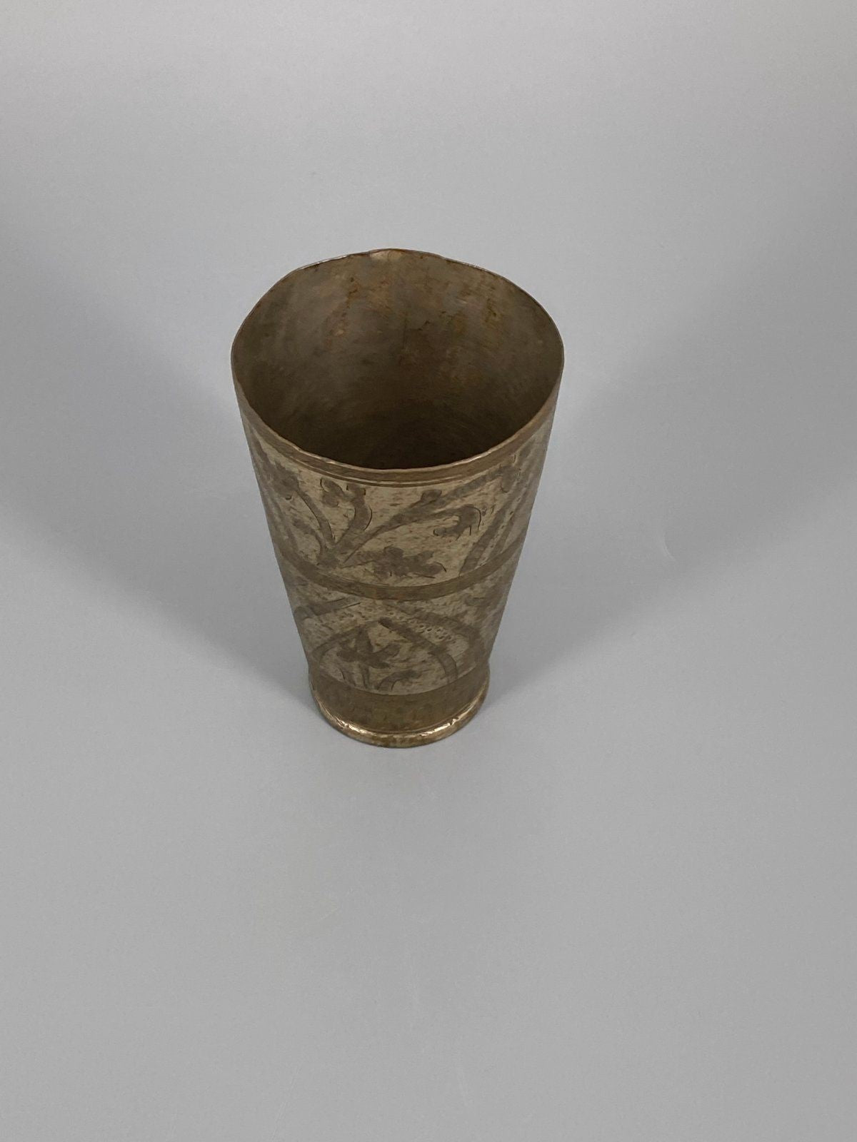 * ZINN BECHER ORNAMENT GRAVUR VASE DEKORATION SILBER GEFÄß ANTIK