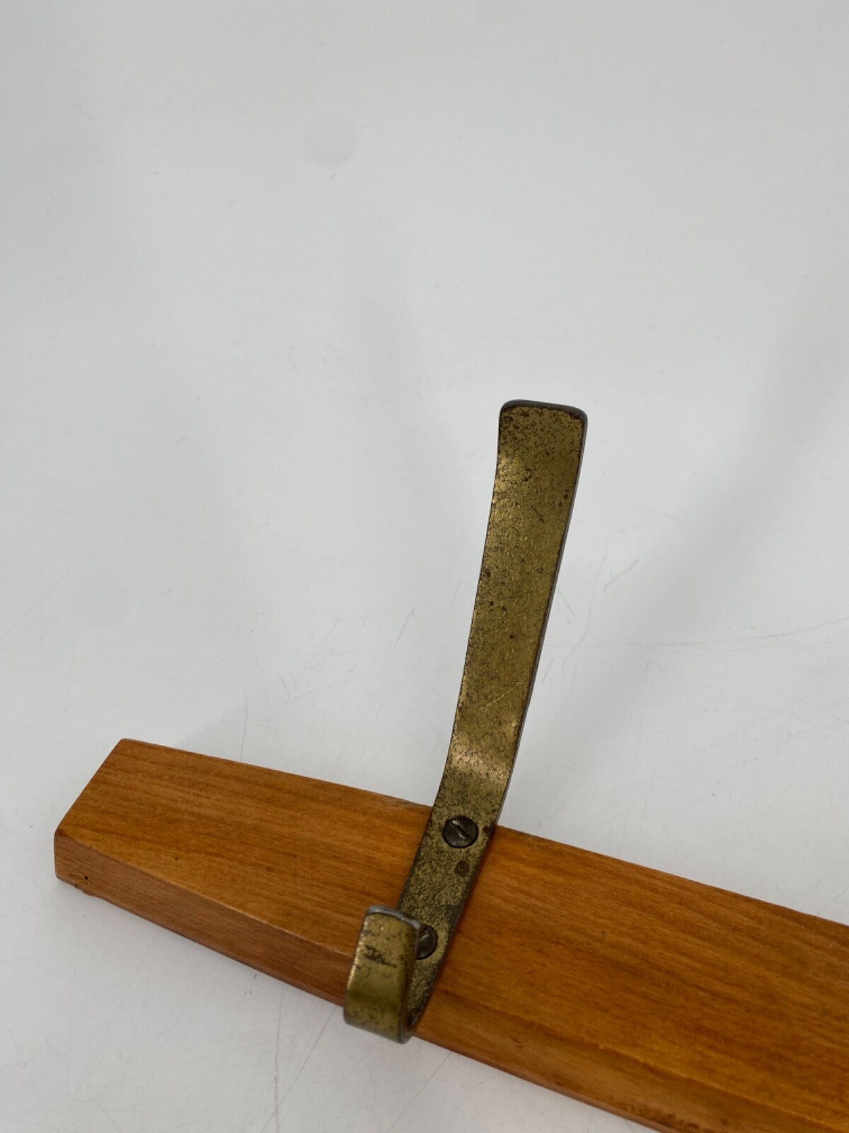 * HAKENLEISTE GARDEROBE 3 HAKEN HOLZ BUCHE MESSING VINTAGE