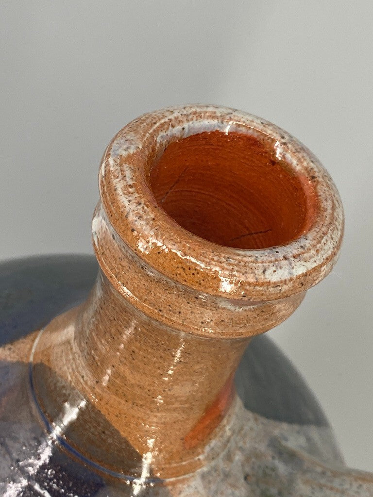* VASE STUDIOKERAMIK KRUG KARAFFE KERAMIK HENKELVASE SIGNIERT SH MID CENTURY