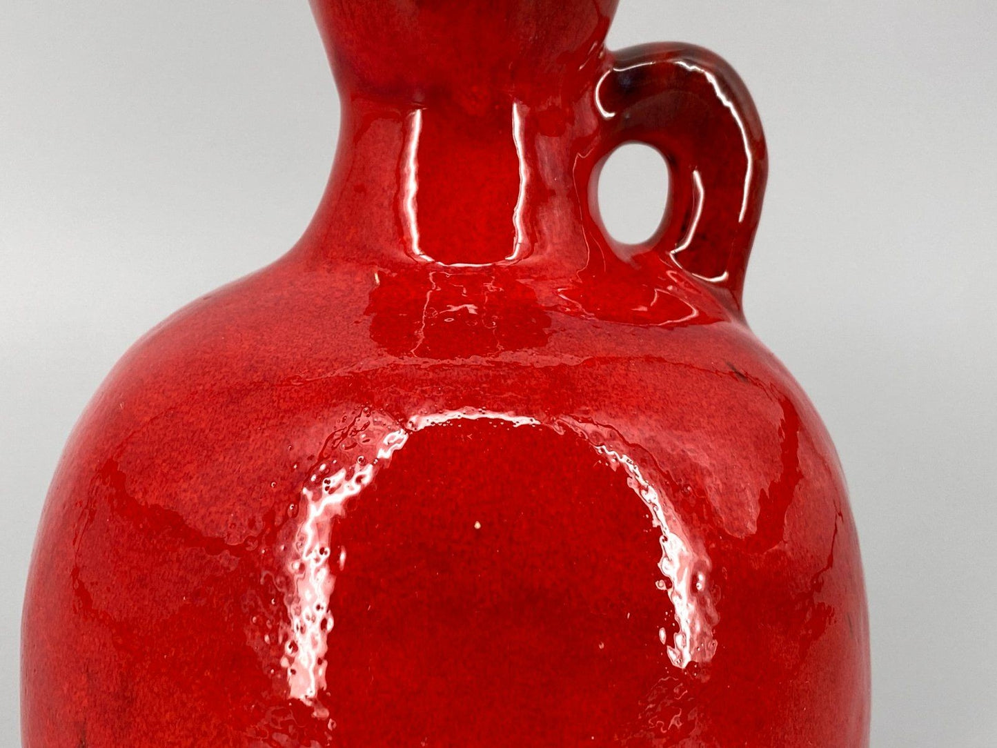 * VASE GERMAN POTTERY ROT KRUG HENKEL GLÄNZEND VINTAGE 70er