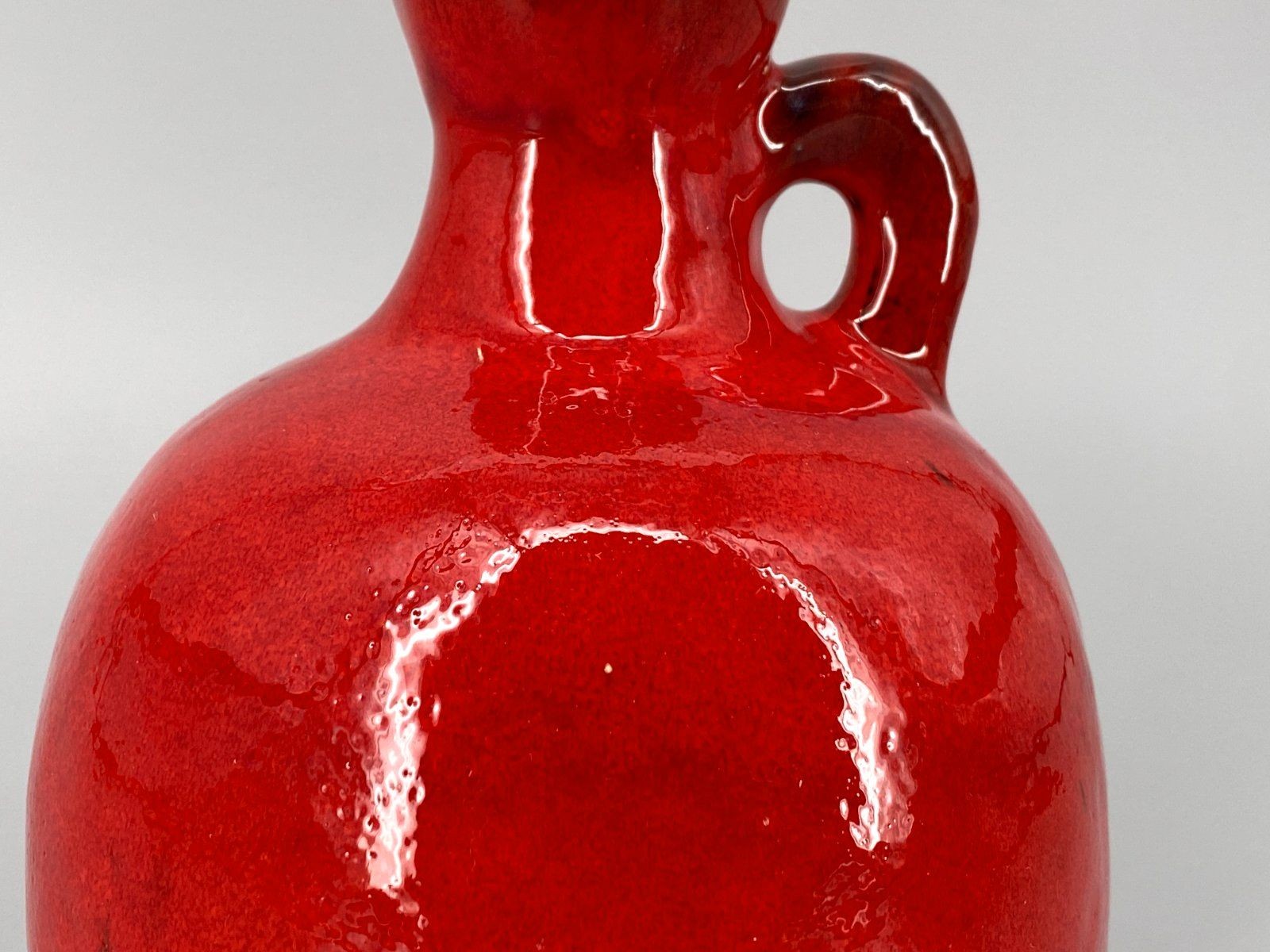 * VASE GERMAN POTTERY ROT KRUG HENKEL GLÄNZEND VINTAGE 70er