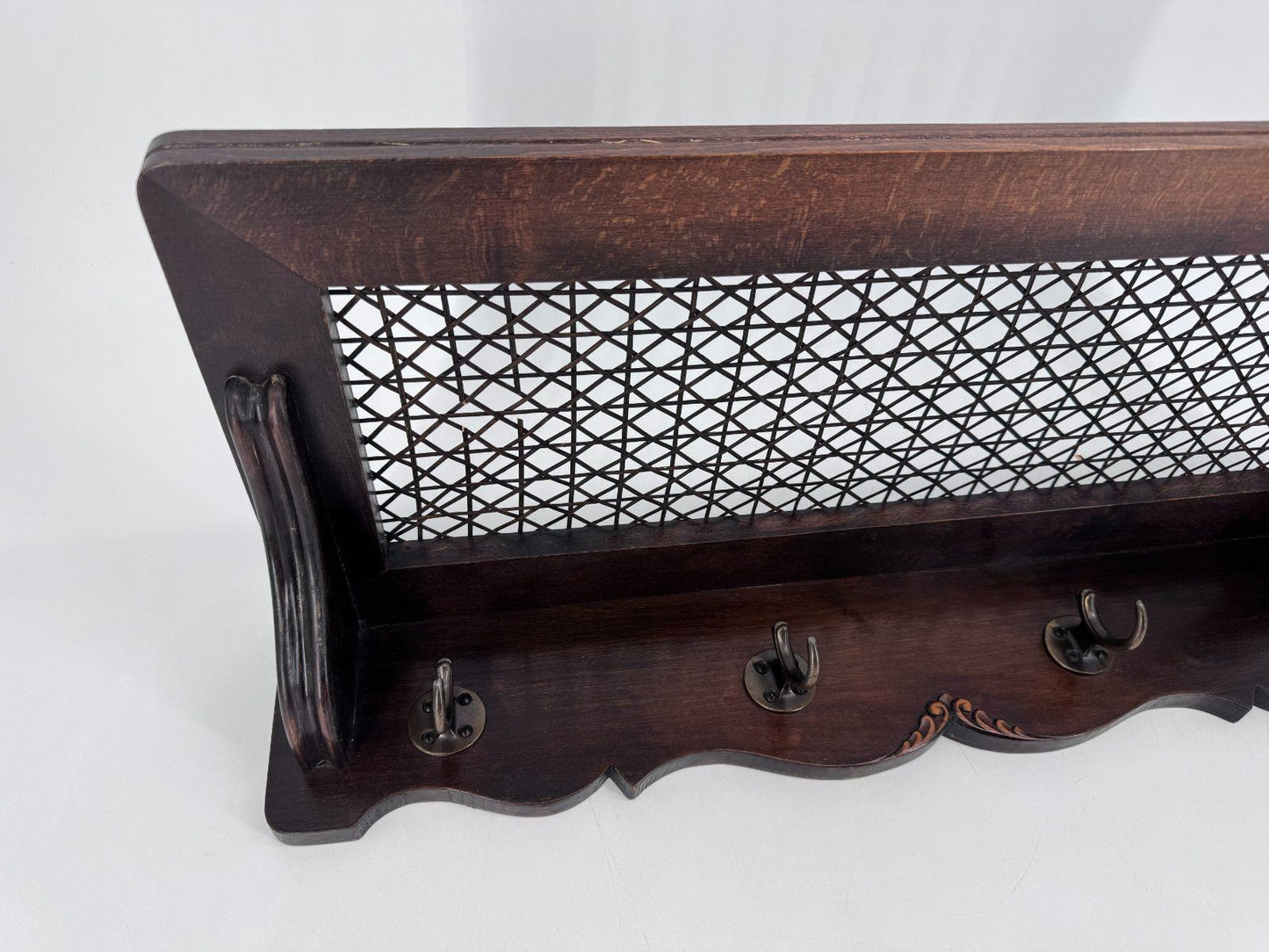 MID CENTURY WIENER GARDEROBE HUTABLAGE GEFLECHT CHIPPENDALE 50er