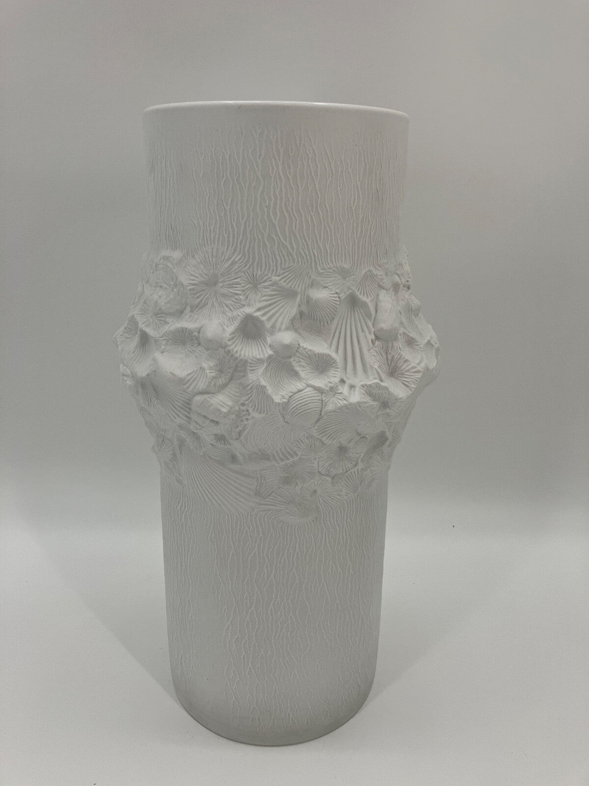 * KAISER BODENVASE BISQUIT PORZELLAN MUSCHELN RELIEF 1960er VINTAGE