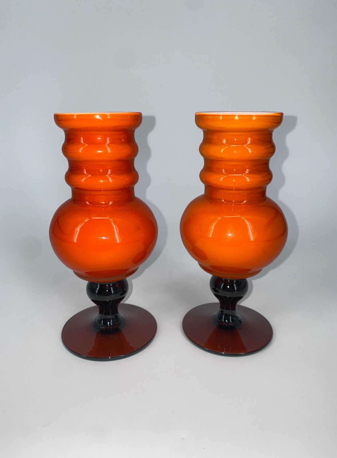 * 2x GLAS VASEN 60ER 70ER HOOPED ORANGE BRAUN 15 CM MIDCENTURY DESIGN