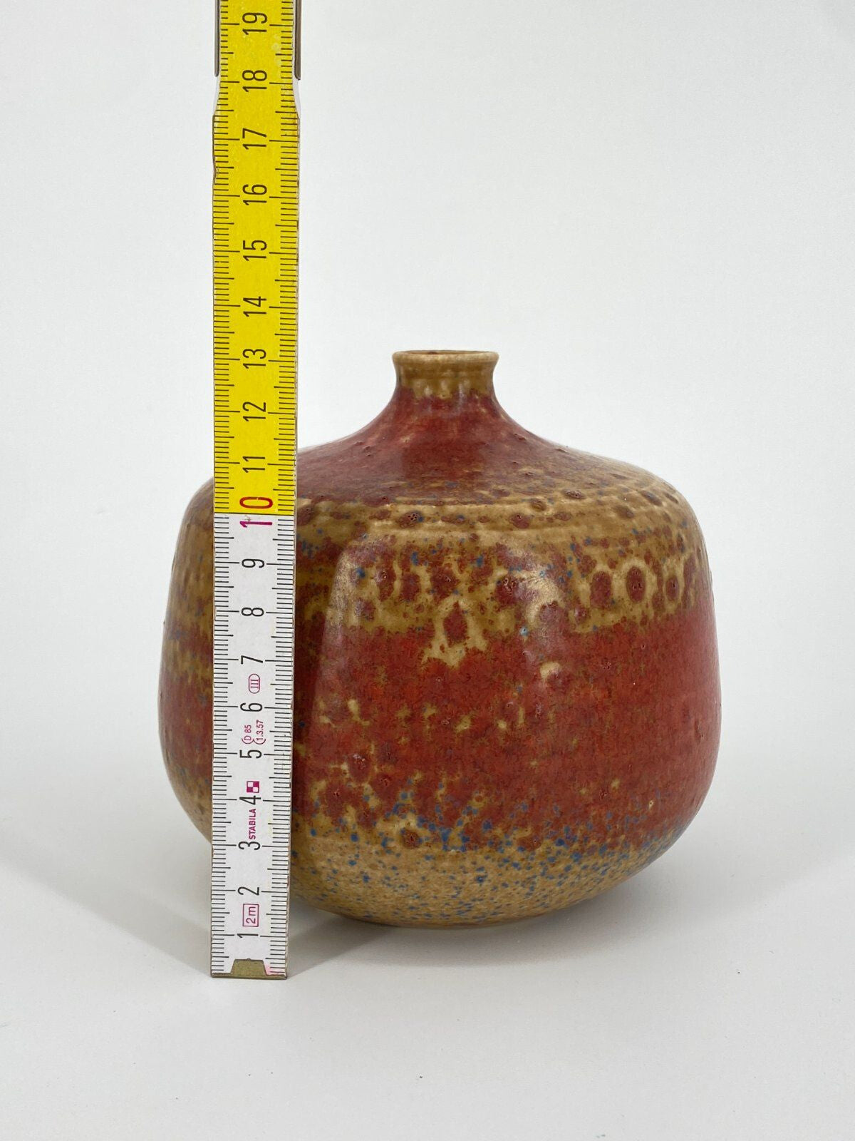 * STUDIOKERAMIK VASE ROT BLAU ZINKKRISTALL GLASUR 13CM VINTAGE