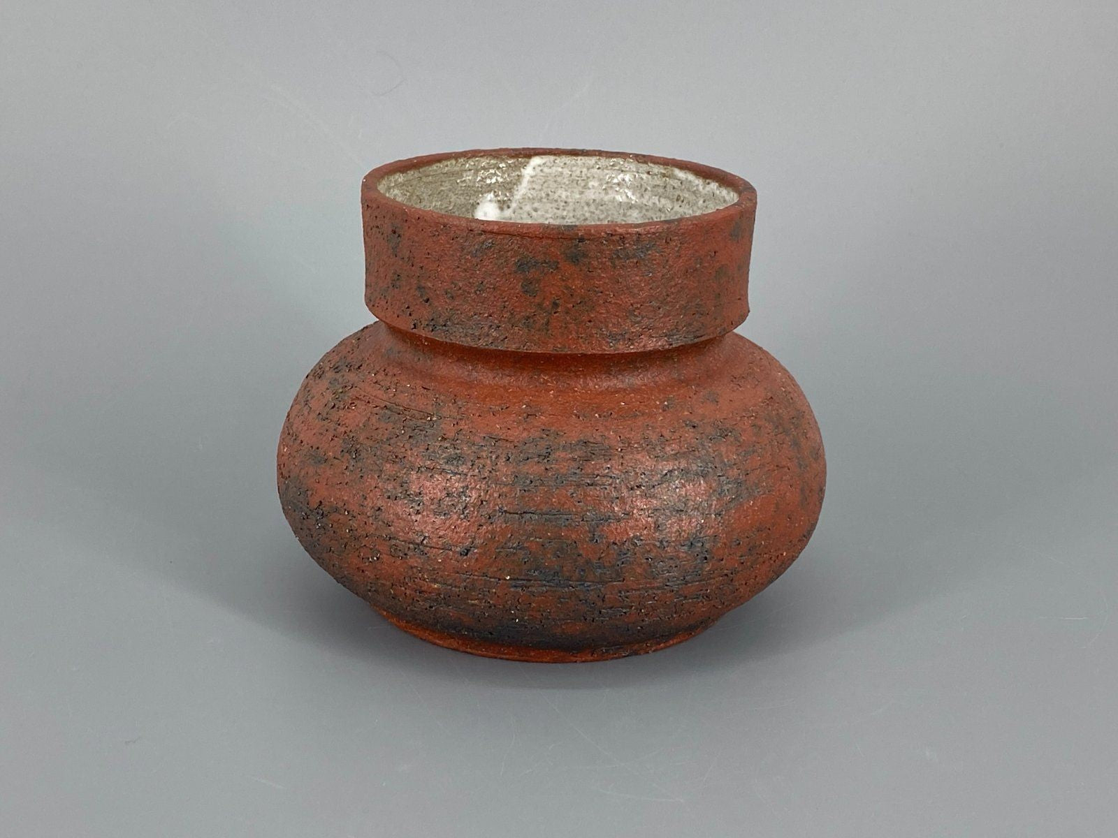* STUDIOKERAMIK VASE ROTBRAUN SIGNIERT 60ER VINTAGE SAMMLERSTÜCK STEINZEUG