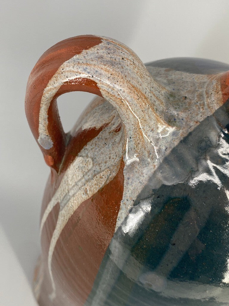 * VASE STUDIOKERAMIK KRUG KARAFFE KERAMIK HENKELVASE SIGNIERT SH MID CENTURY