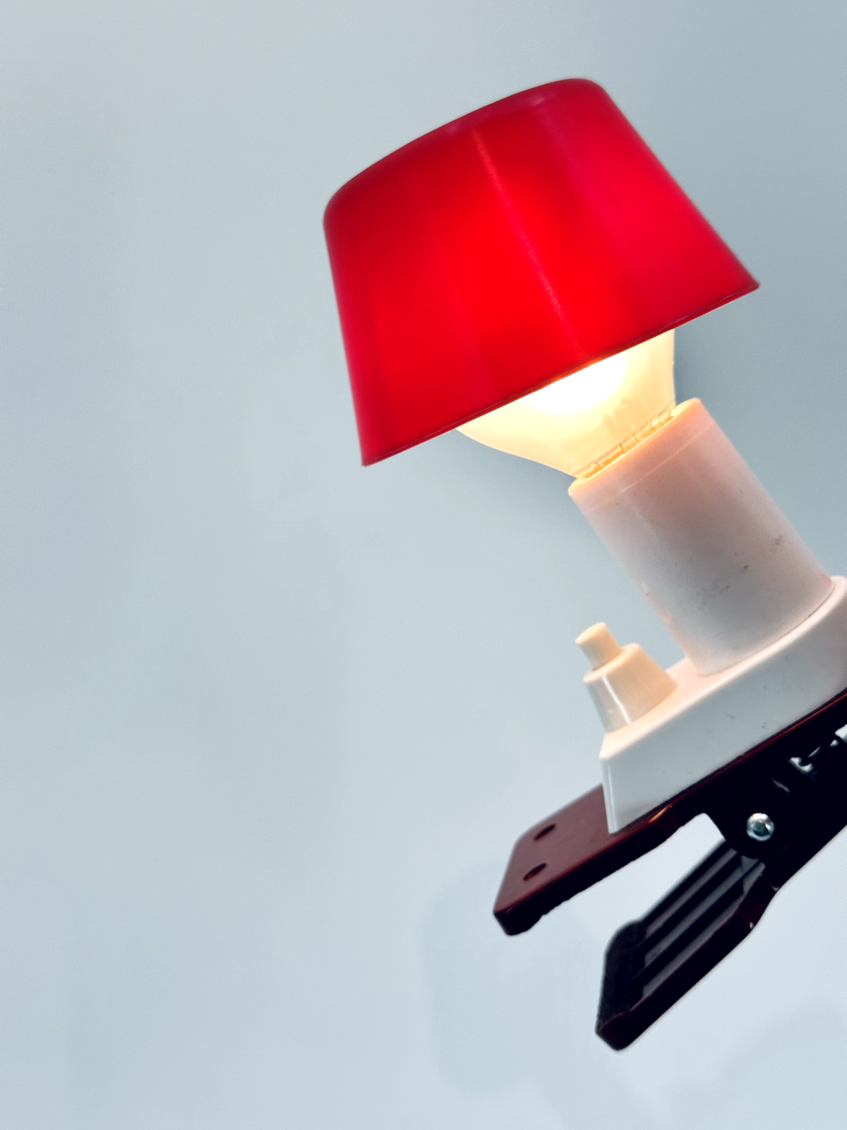 * KLEMMLEUCHTE SCHREIBTISCH LAMPE MUSHROOM ROT 1980er