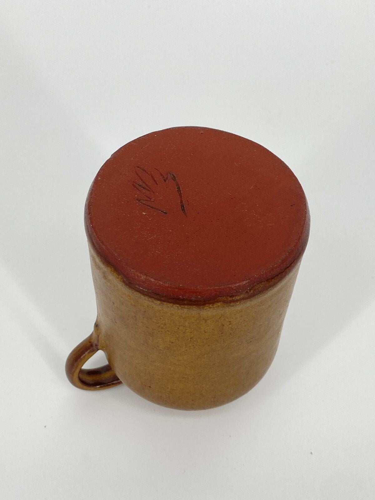 * KLEINE STUDIOKERAMIK KRUG VASE MIT HENKEL BRAUN VINTAGE