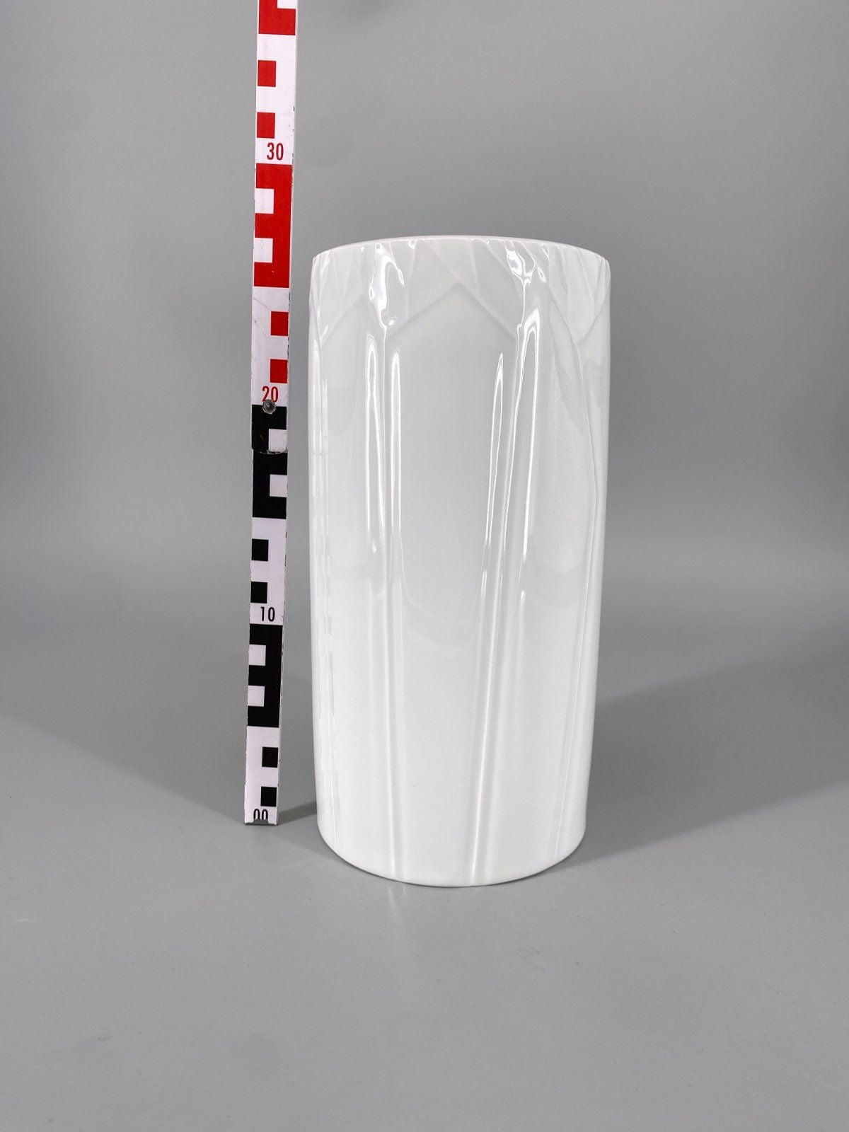 * MEISSEN PORZELLAN VASE WEIß RELIEF DEKOR ABSTRAKT LINIE SELTEN