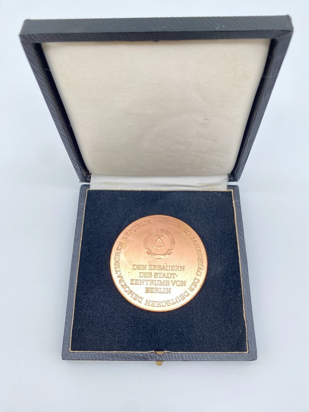 DDR MEDAILLE 25 JAHRE VEB KOMBINAT TIEFBAU BERLIN 1950 BIS 1975 20.JAHRESTAG