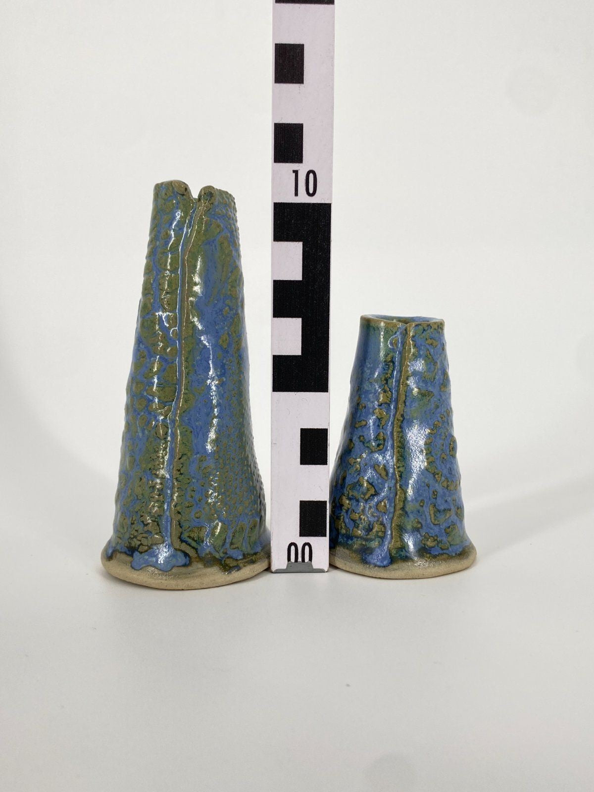 * 2x KLEINE STUDIOKERAMIK VASEN BLAU GRÜN ORGANISCHES DESIGN