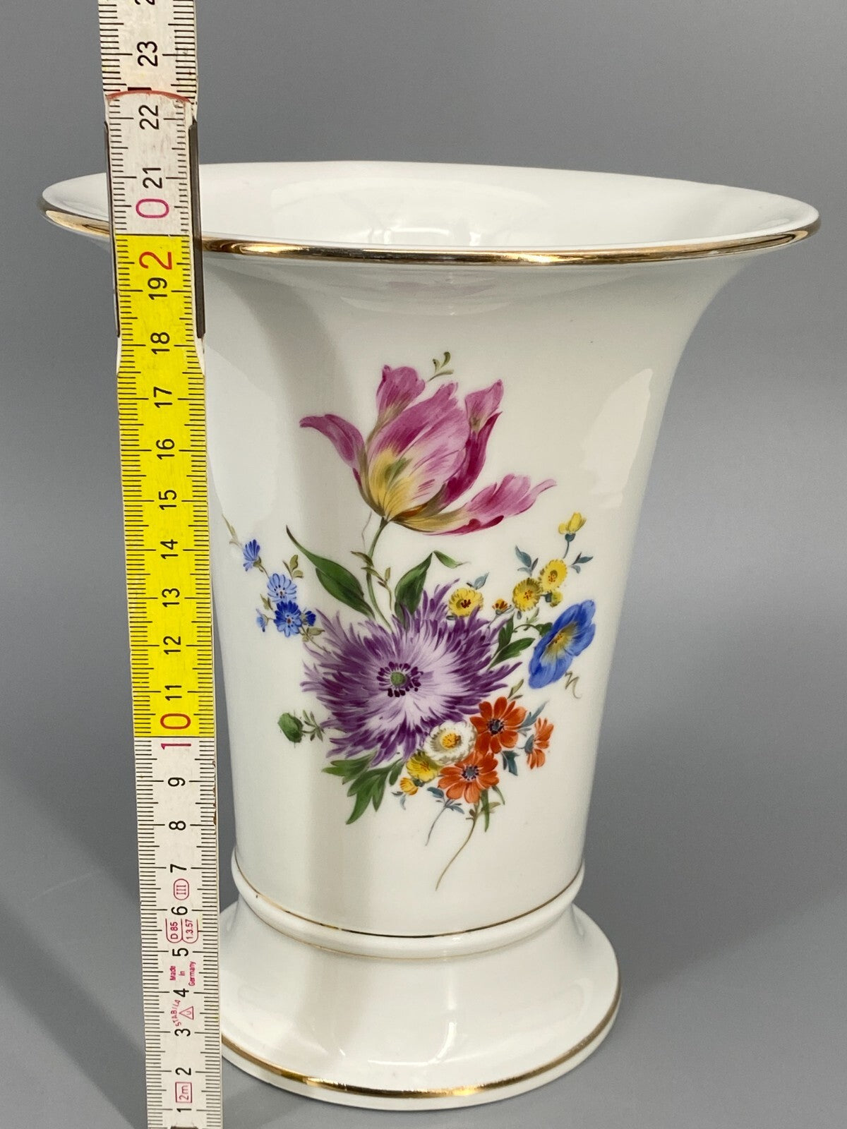 * MEISSEN PORZELLAN VASE TRICHTERVASE BLUMEN BUKETT GOLDRAND 2. WAHL