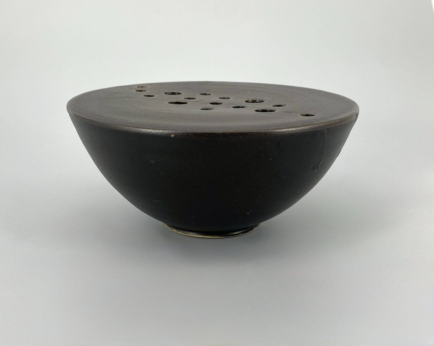* STUDIOKERAMIK IKEBANA VASE DUNKELBRAUN MONOGRAMMIERT GH HG