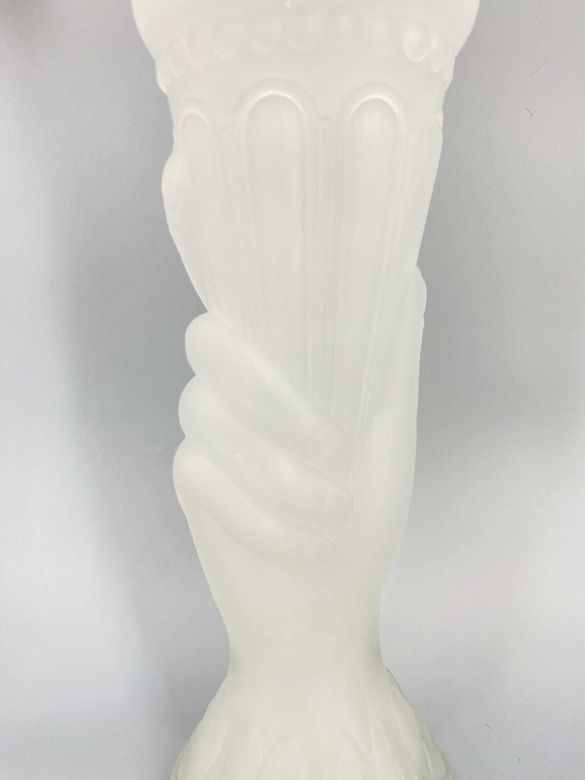 * VASE CORNUCOPIA VASE HAND OPAL SATIN GLAS FACKEL TRINKHORN WEISS