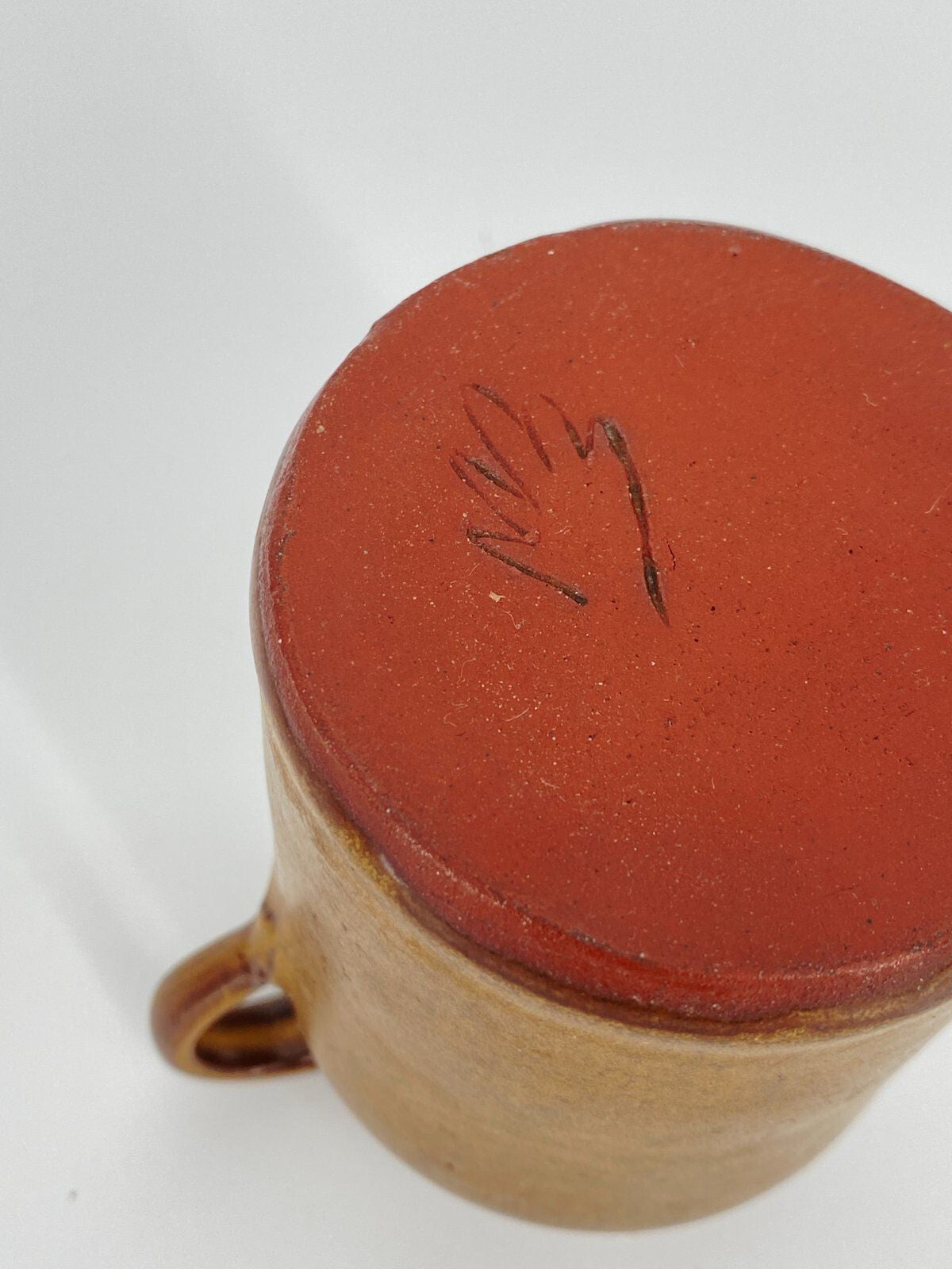 * KLEINE STUDIOKERAMIK KRUG VASE MIT HENKEL BRAUN VINTAGE