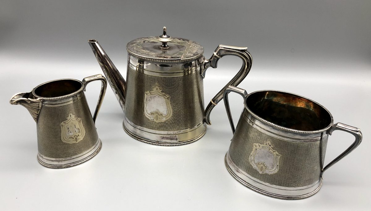 VIKTORIANISCHES VERSILBERTES TEE KAFFEESERVICE VON ELKINGTON 19. JH 3ER SET