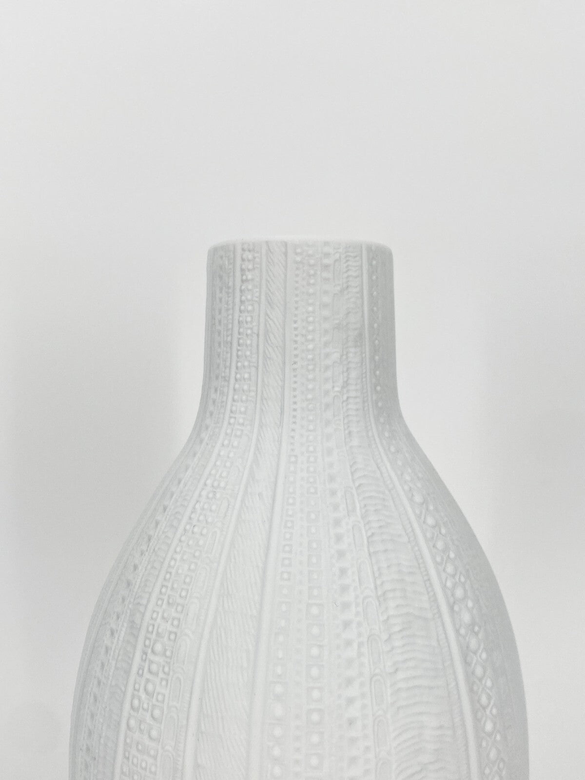 * HEINRICH GERMANY BISKUIT PORZELLAN VASE GEMUSTERT MATT WEIß 24 CM