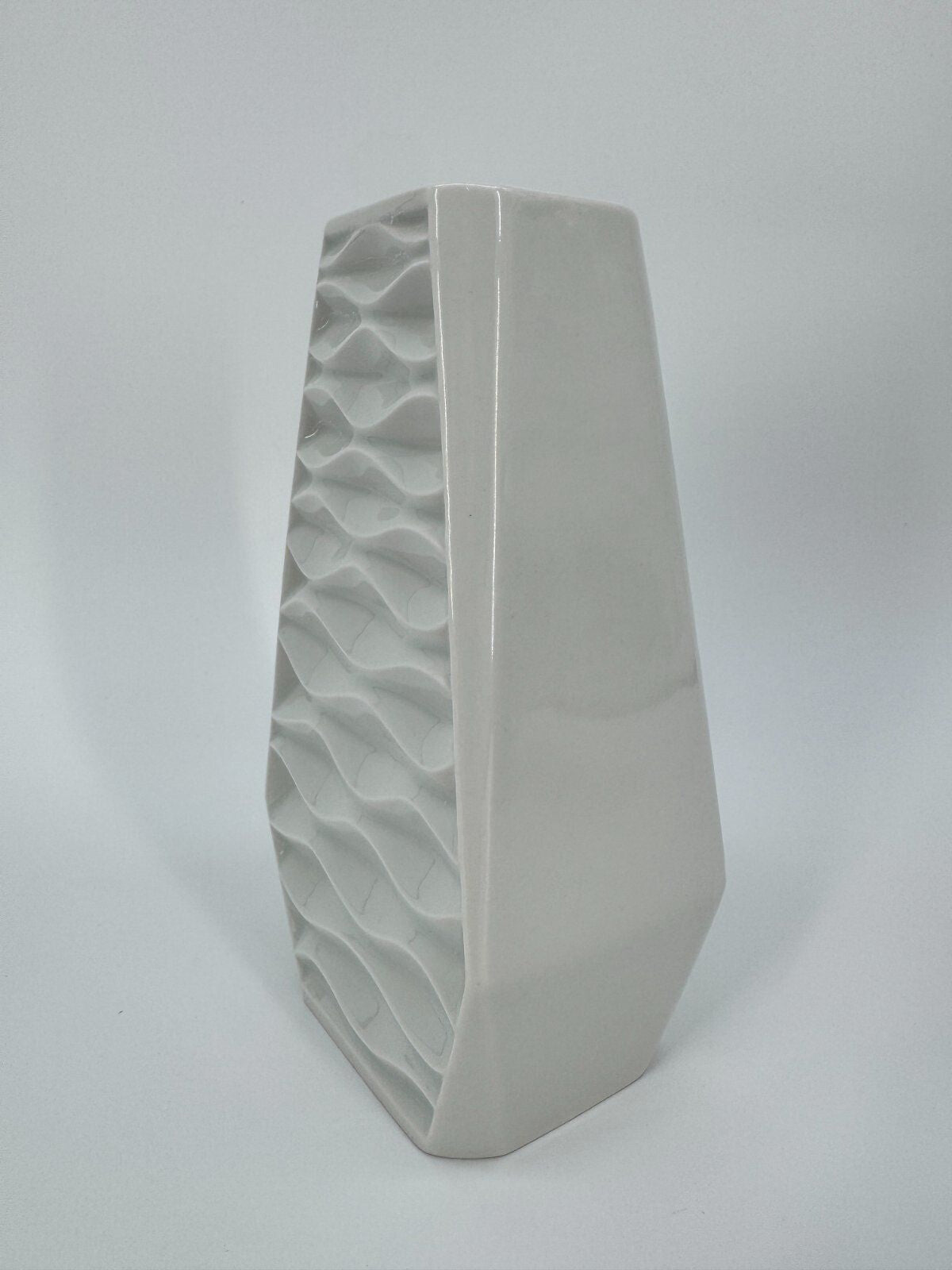 MID CENTURY RELIEF PORZELLAN VASE WEIß PLANKENHAMMER BAVARIA