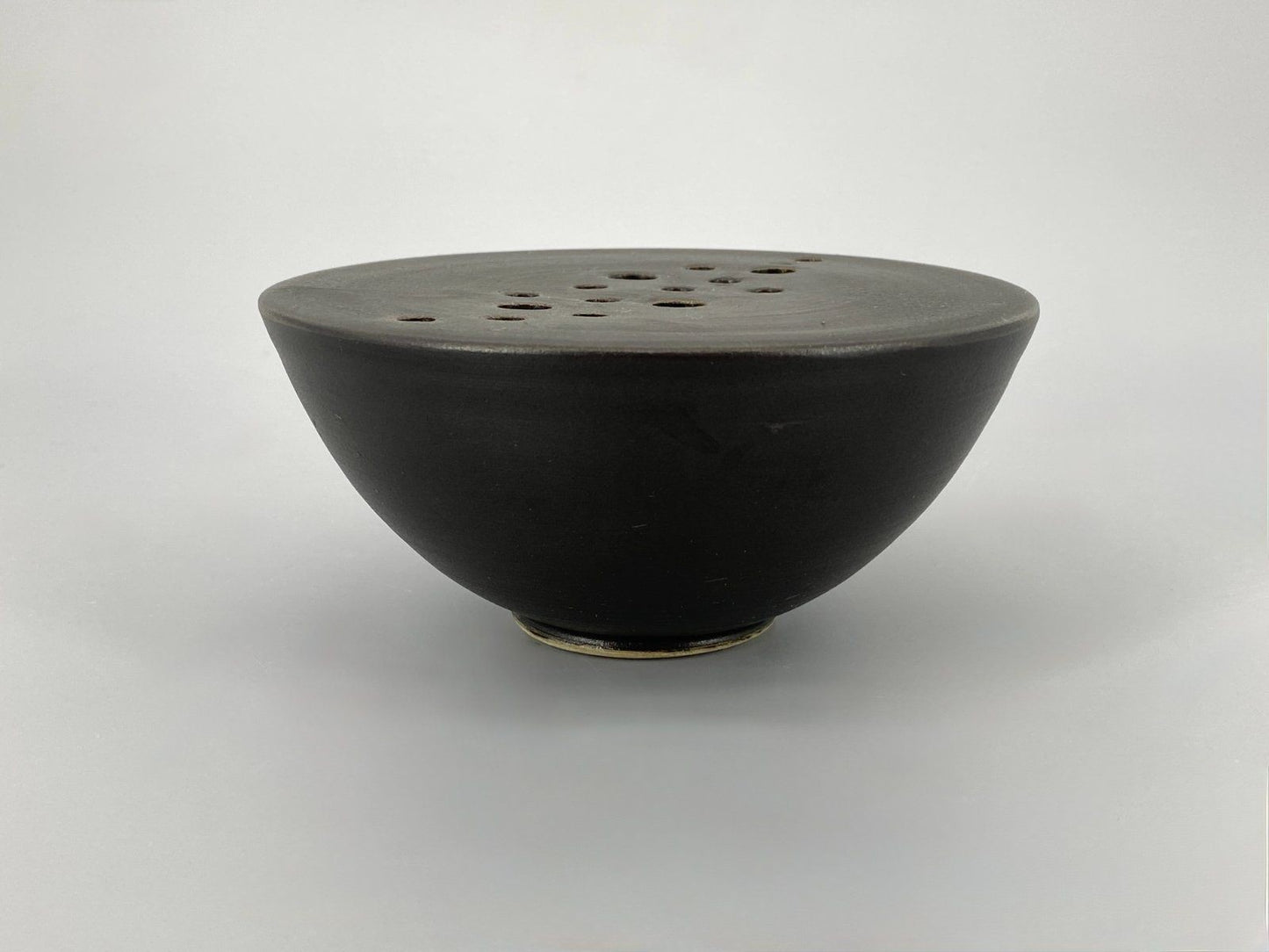 * STUDIOKERAMIK IKEBANA VASE DUNKELBRAUN MONOGRAMMIERT GH HG