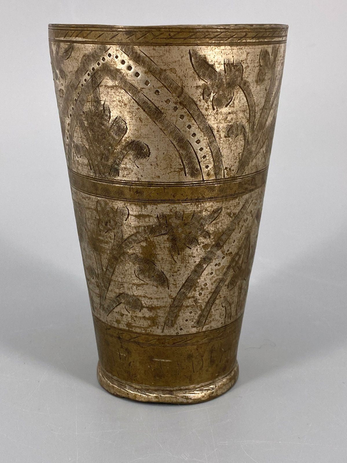 * ZINN BECHER ORNAMENT GRAVUR VASE DEKORATION SILBER GEFÄß ANTIK