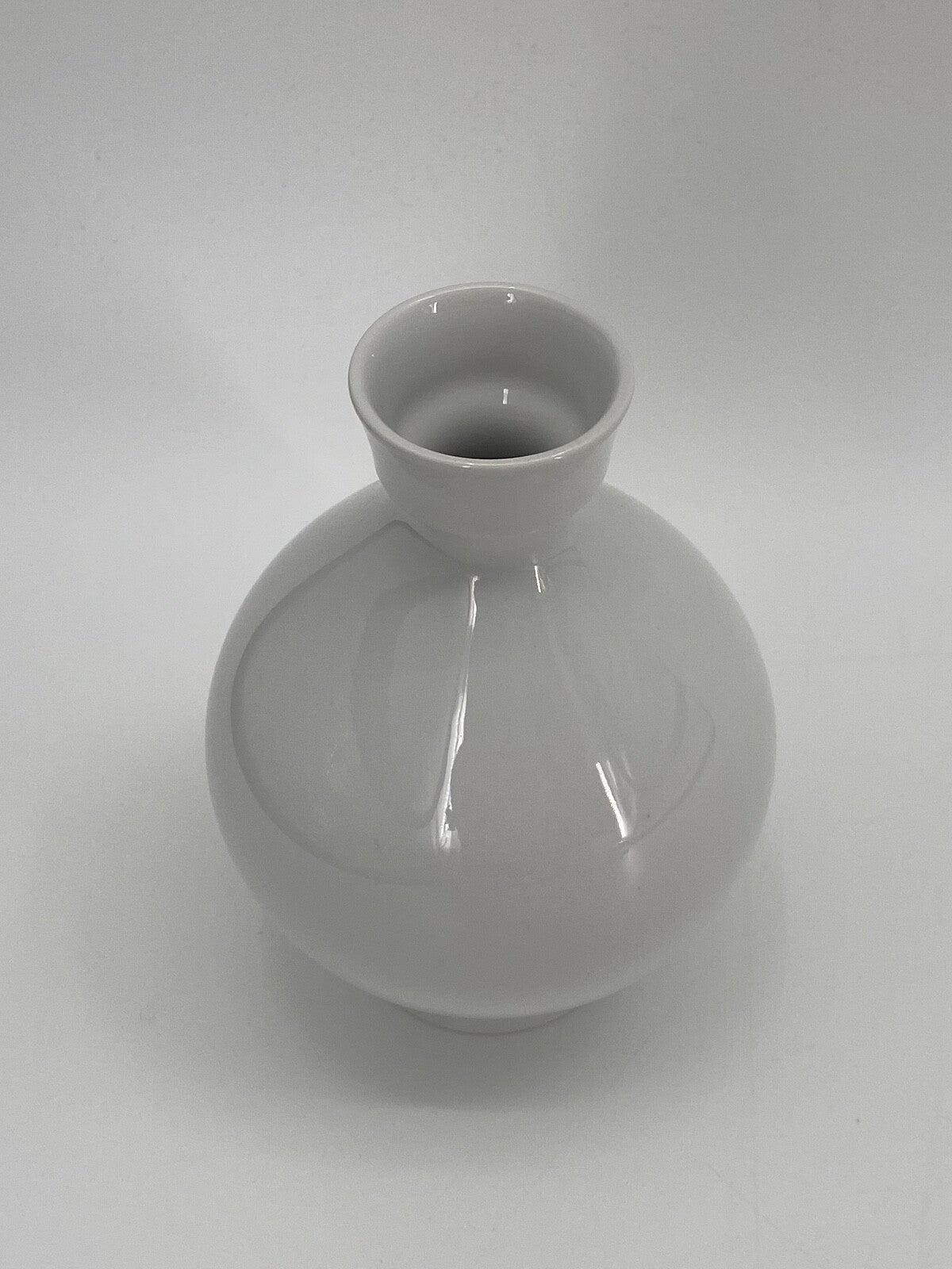 * KPM VASE HYAZINTHE WEISS PORZELLAN HÖHE 14,5 cm 1. WAHL BAUCHIG RUND