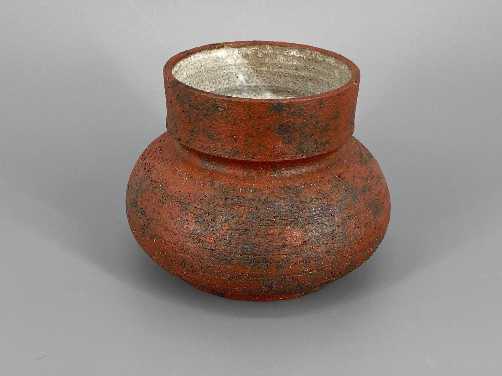 * STUDIOKERAMIK VASE ROTBRAUN SIGNIERT 60ER VINTAGE SAMMLERSTÜCK STEINZEUG