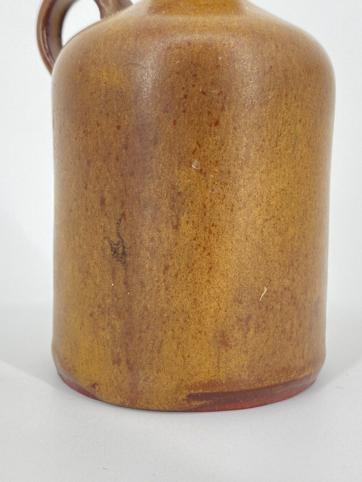 * KLEINE STUDIOKERAMIK KRUG VASE MIT HENKEL BRAUN VINTAGE