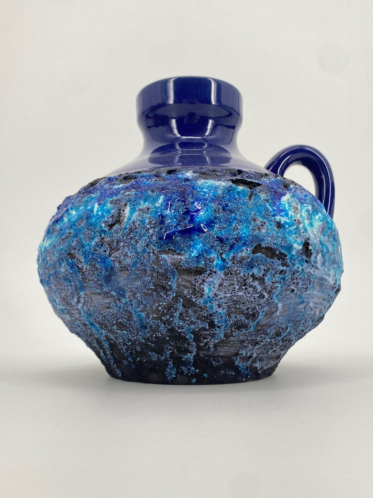 * MAREI STUDIOKERAMIK FAT LAVA VASE 4302 CAPRI DEKOR BLAU 70ER