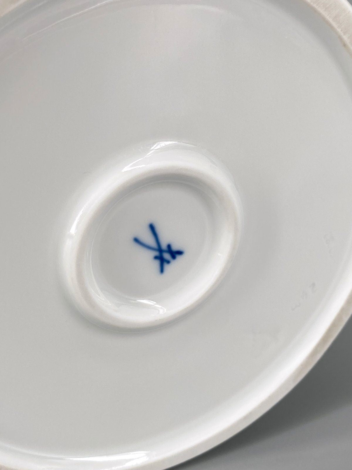 * MEISSEN PORZELLAN VASE WEIß RELIEF DEKOR ABSTRAKT LINIE SELTEN
