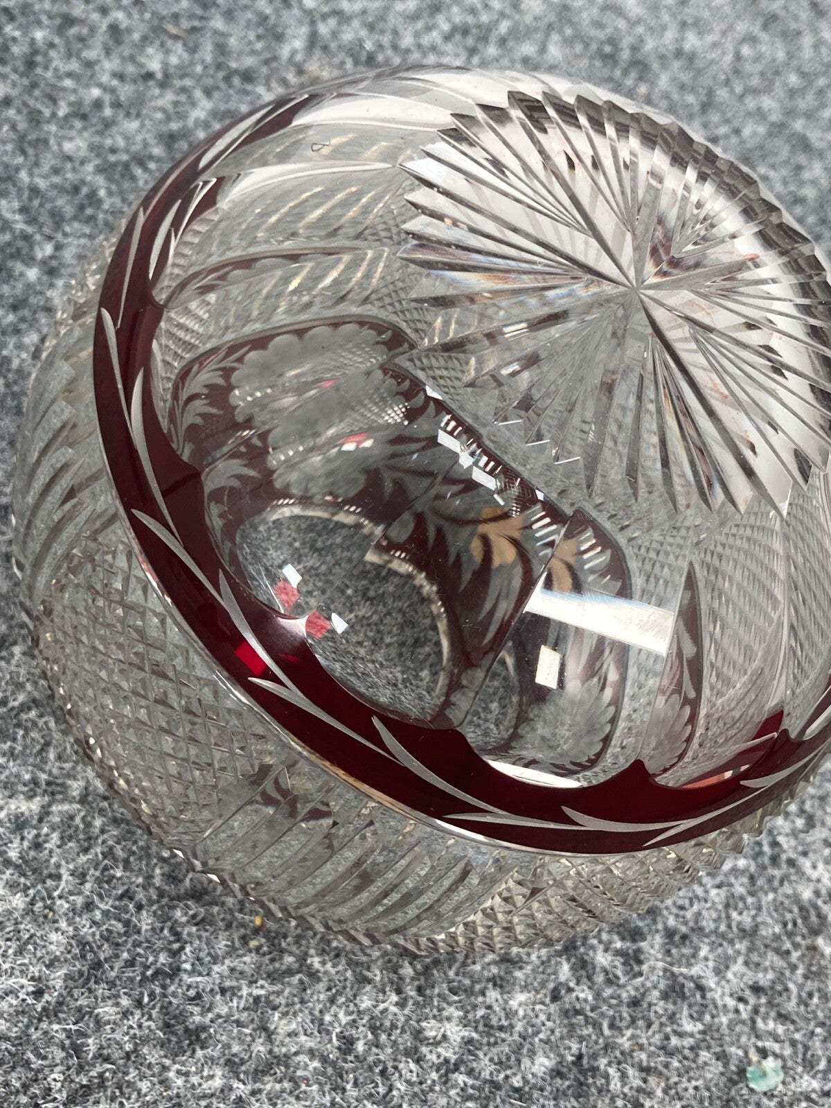 KUGELVASE GLAS GESCHLIFFEN ROT HAIDA BÖHMEN SUDETENLAND RUBIN ROT BLUME 