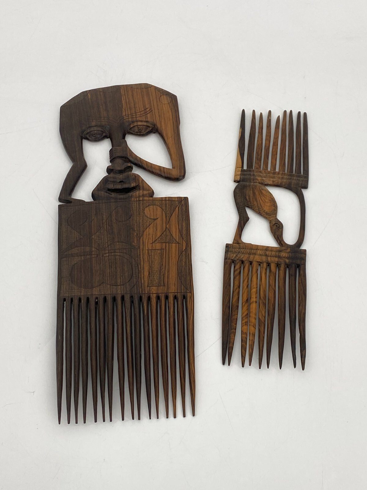 * 2 x AFRIKANISCHER KAMM HAARKAMM HOLZ HANDGESCHNITZT AFRIKA VINTAGE SCHNITZEREI