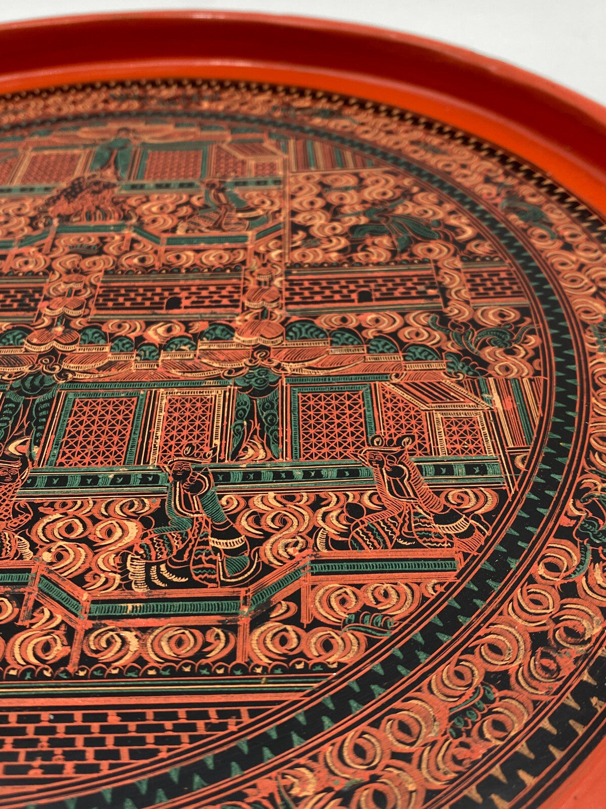 * TABLETT RUND BURMESISCH MYANMAR BAMBUS LACKARBEIT LAQUERWARE DEKOR ROT
