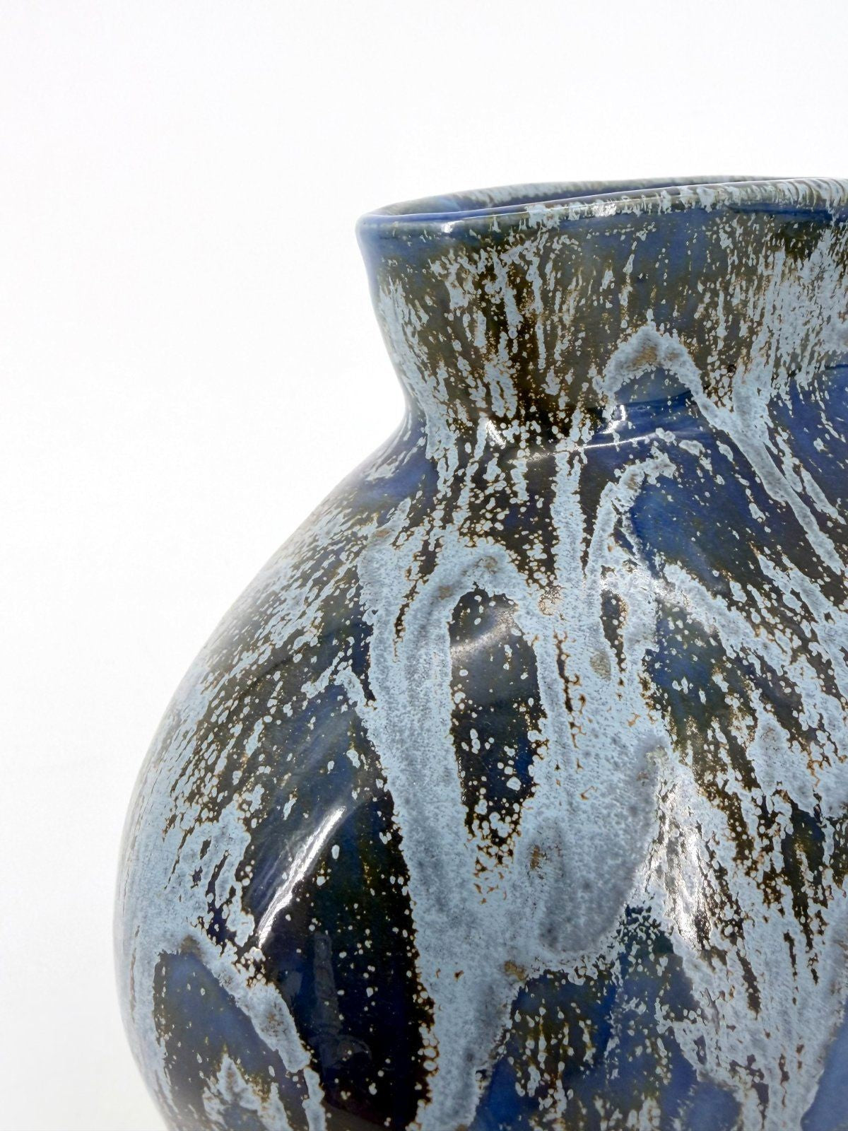 ENSEMBLE TRIO STUDIOKERAMIK VASE KUGEL BLAU IRISIEREND GLASUR 90s