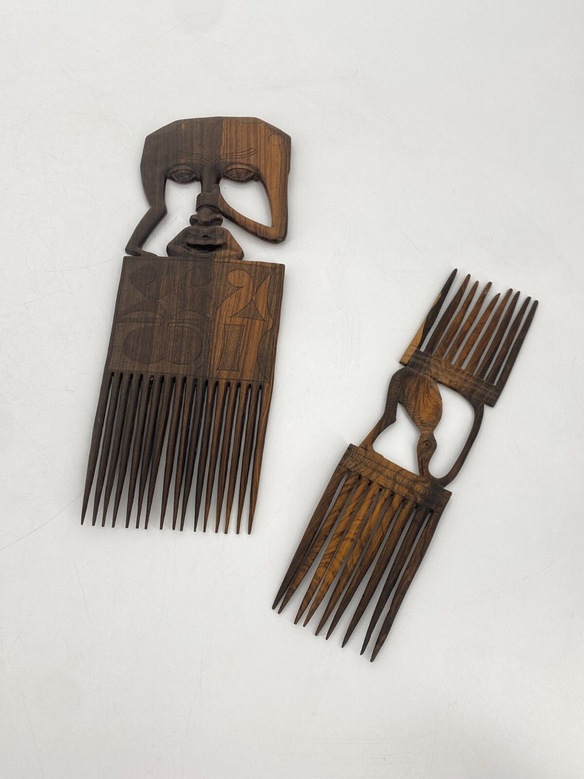 * 2 x AFRIKANISCHER KAMM HAARKAMM HOLZ HANDGESCHNITZT AFRIKA VINTAGE SCHNITZEREI