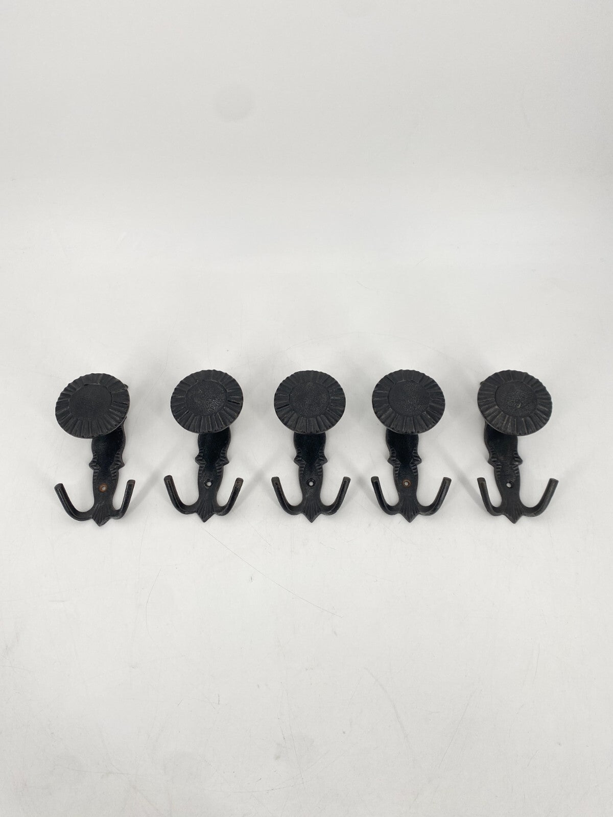 * 5 x GARDEROBENHAKEN KLEIDERHAKEN GUSSEISEN ANTIK STIL WANDHAKEN VINTAGE
