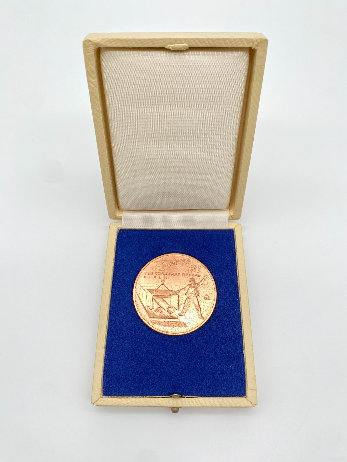 DDR MEDAILLE 25 JAHRE VEB KOMBINAT TIEFBAU BERLIN 1950 BIS 1975 20.JAHRESTAG