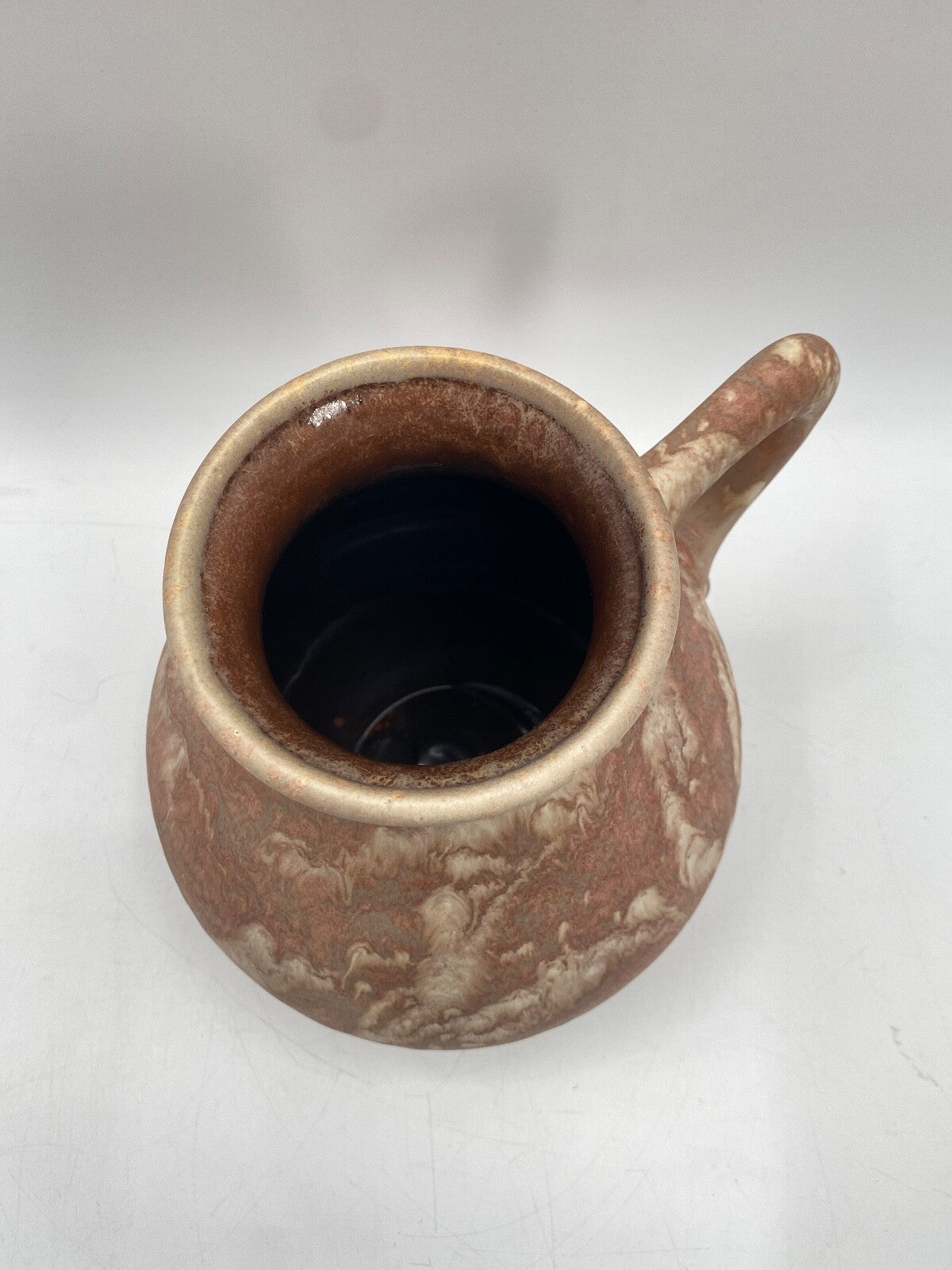 * VASE KERAMIK RUSCHA ART ROSA CREME MARMORIERT SAMT OBERFLÄCHE HENKEL