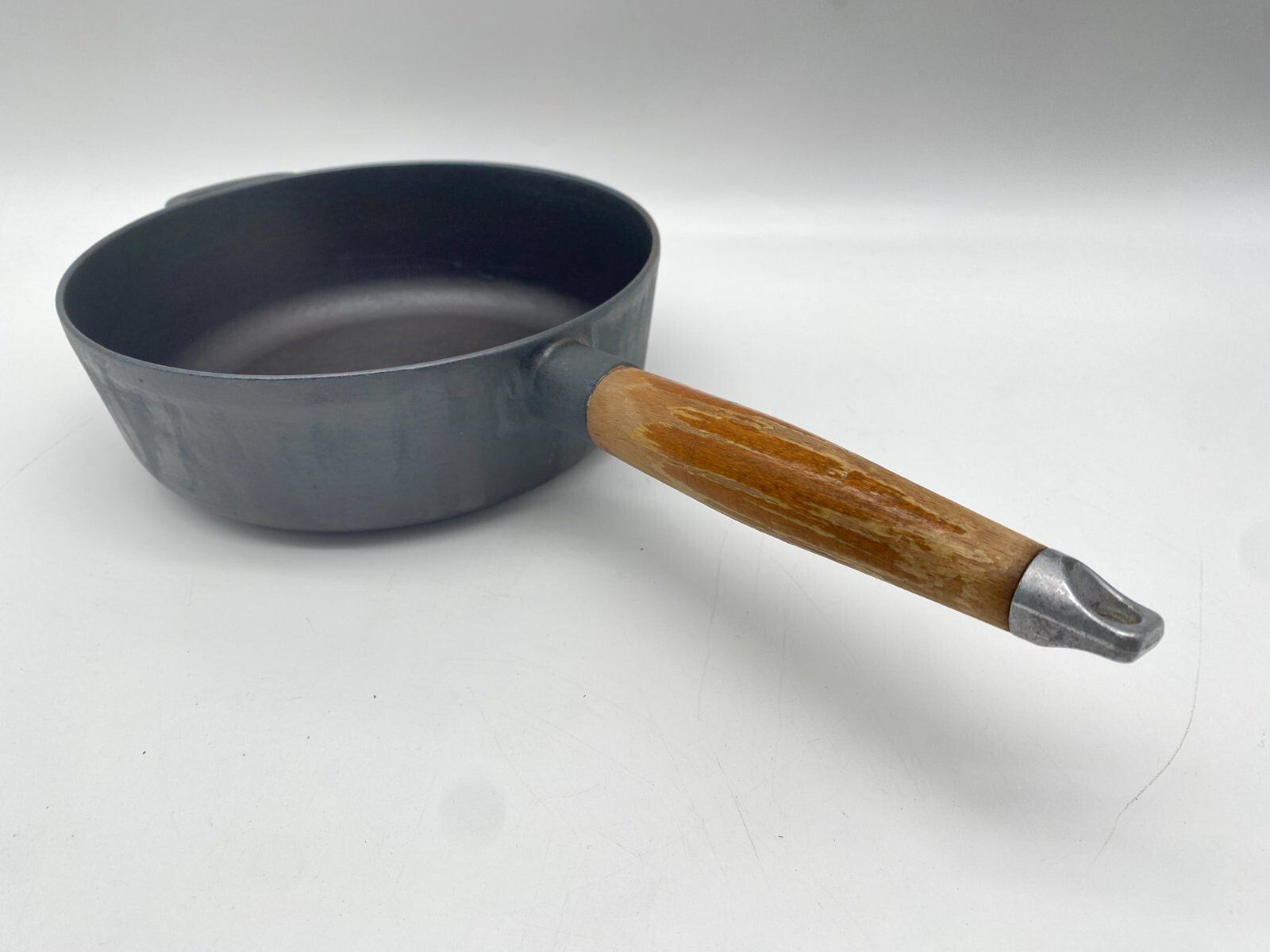 VINTAGE GUSSEISEN PFANNE Ø 21 cm HOLZGRIFF STIELKASSEROLLE GRILL