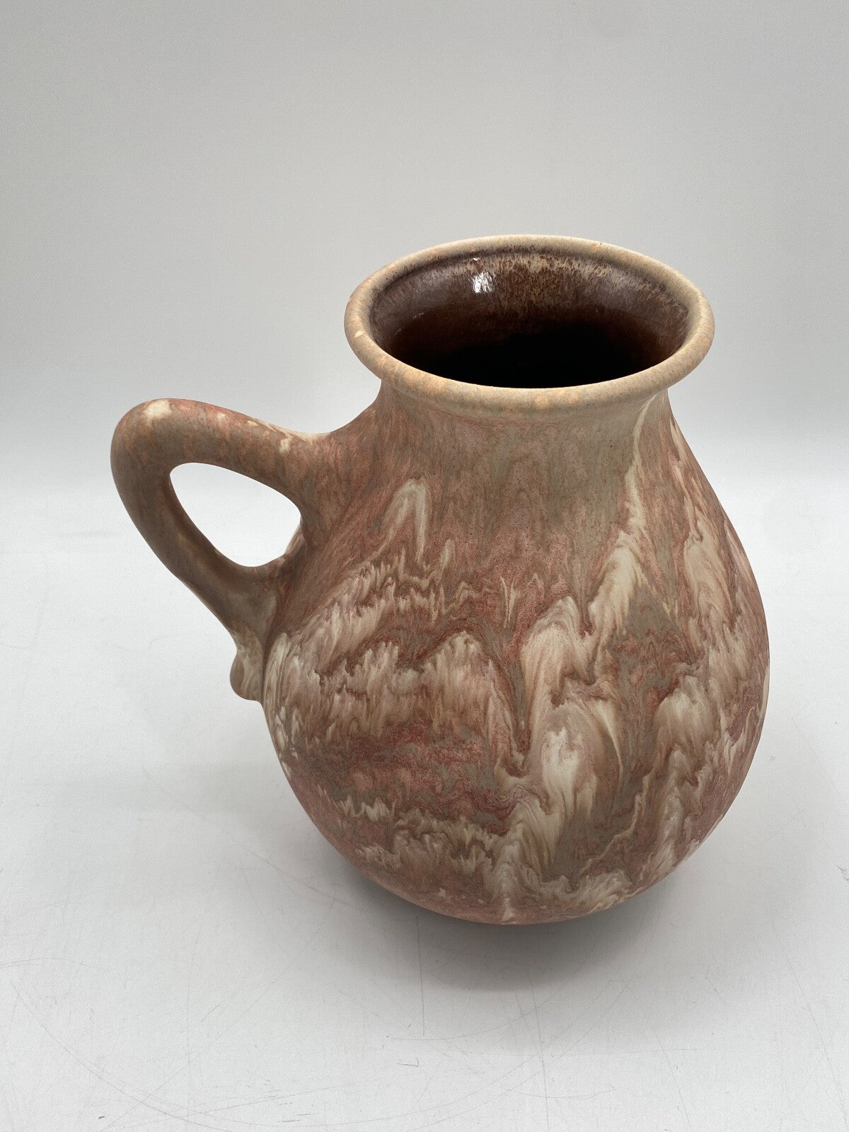 * VASE KERAMIK RUSCHA ART ROSA CREME MARMORIERT SAMT OBERFLÄCHE HENKEL