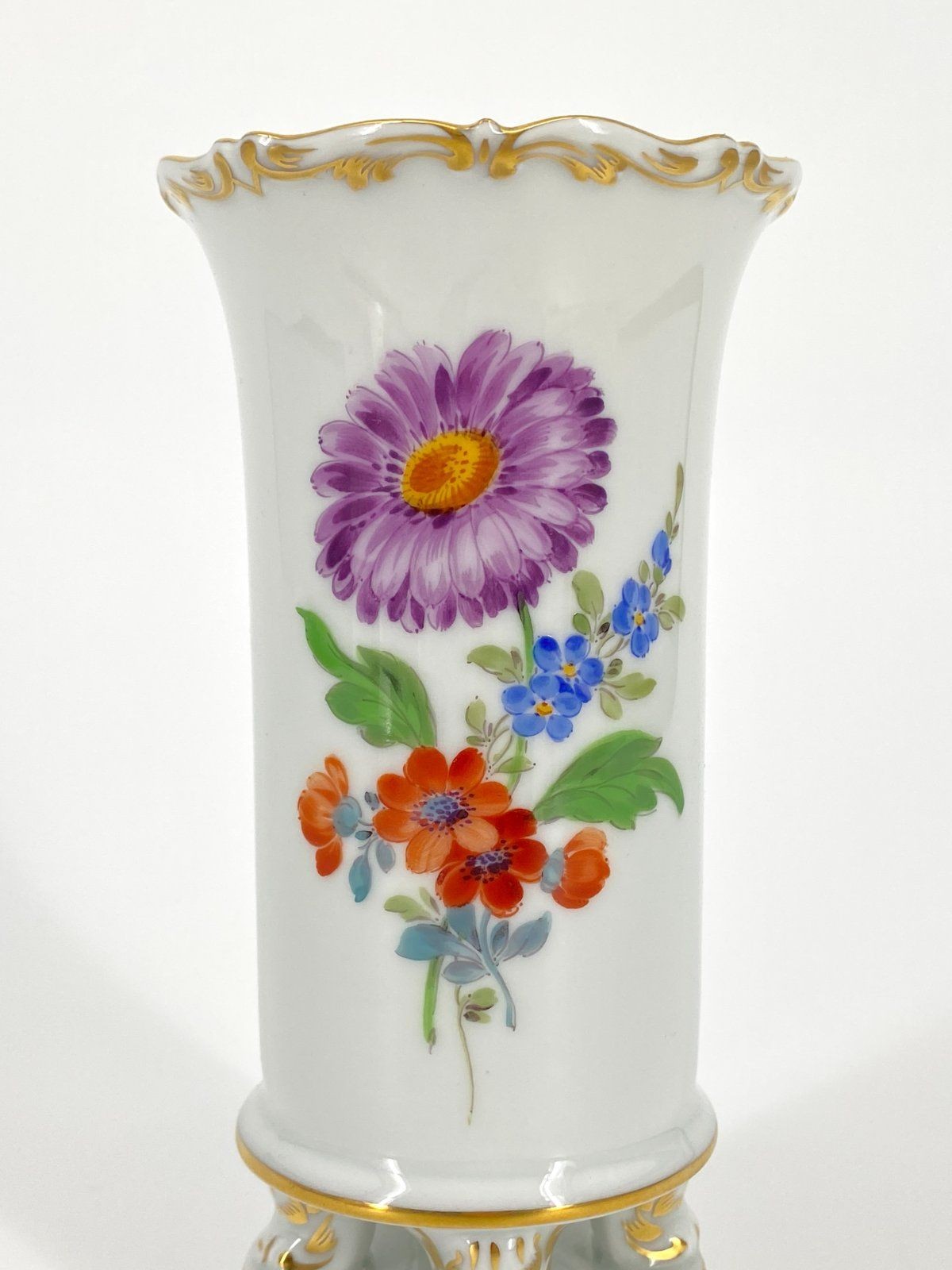 * MEISSEN PORZELLAN FÜßCHENVASE SOCKEL STREUBLUMEN GOLDRAND