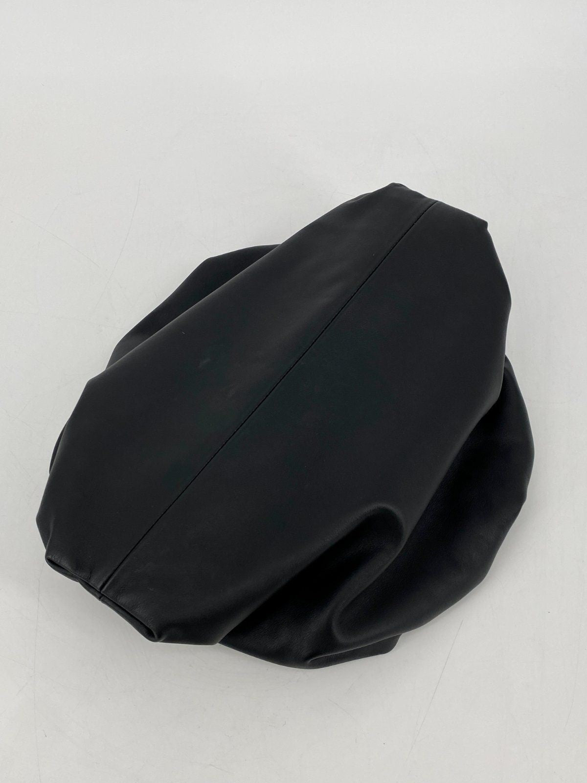 * BOTTEGA VENETA THE POUCH CLUTCH HANDTASCHE NAPPALEDER SCHWARZ