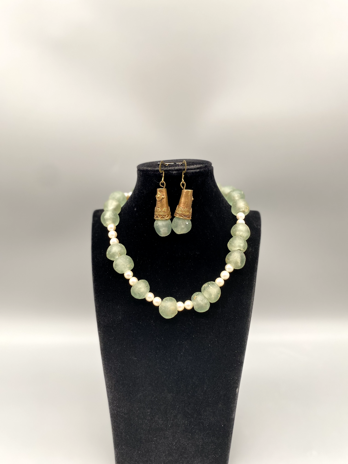 SET COLLIER OHRRINGE OHRHÄNGER GLAS PERLEN GRÜN VINTAGE ETHNO