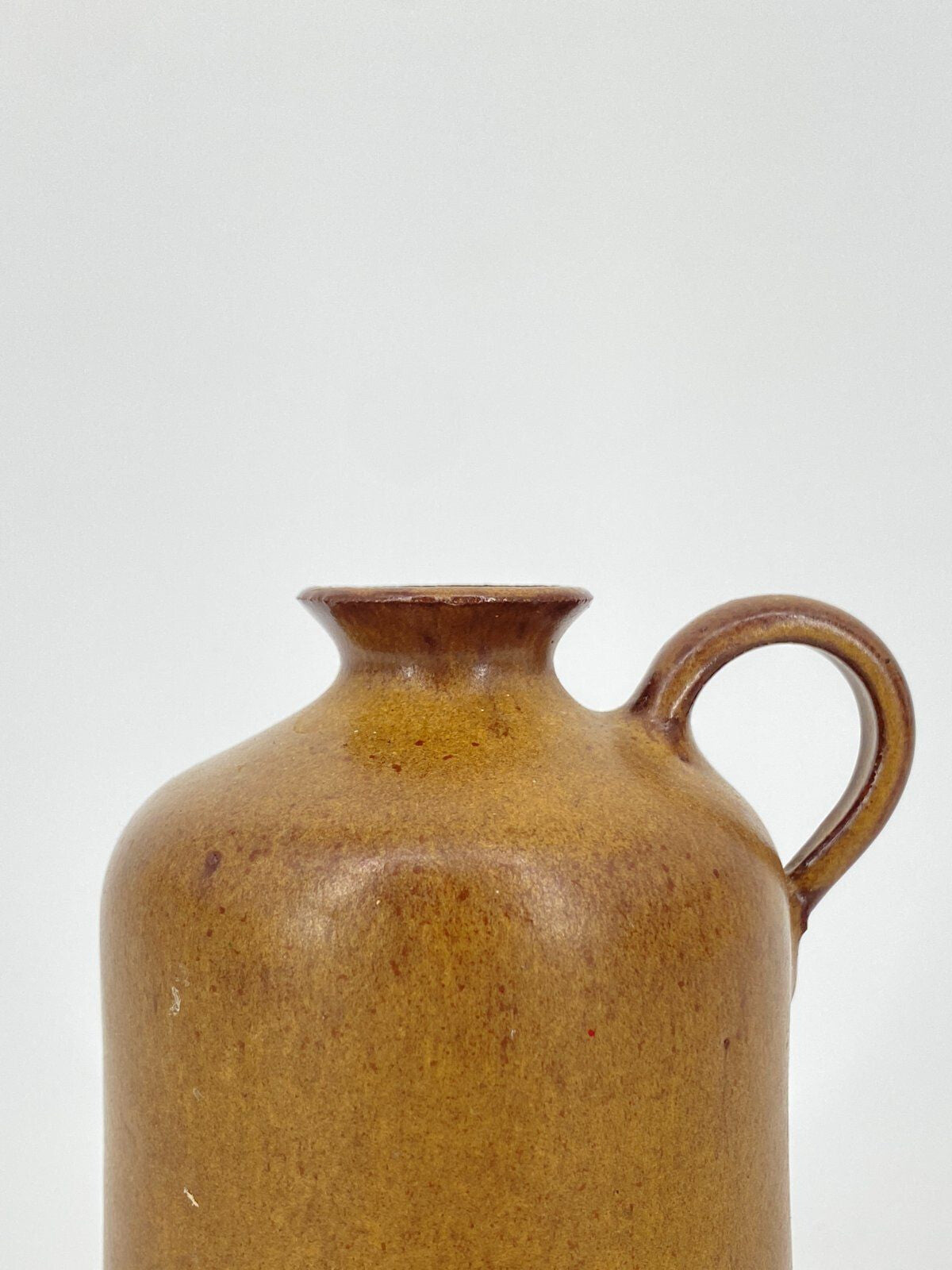 * KLEINE STUDIOKERAMIK KRUG VASE MIT HENKEL BRAUN VINTAGE