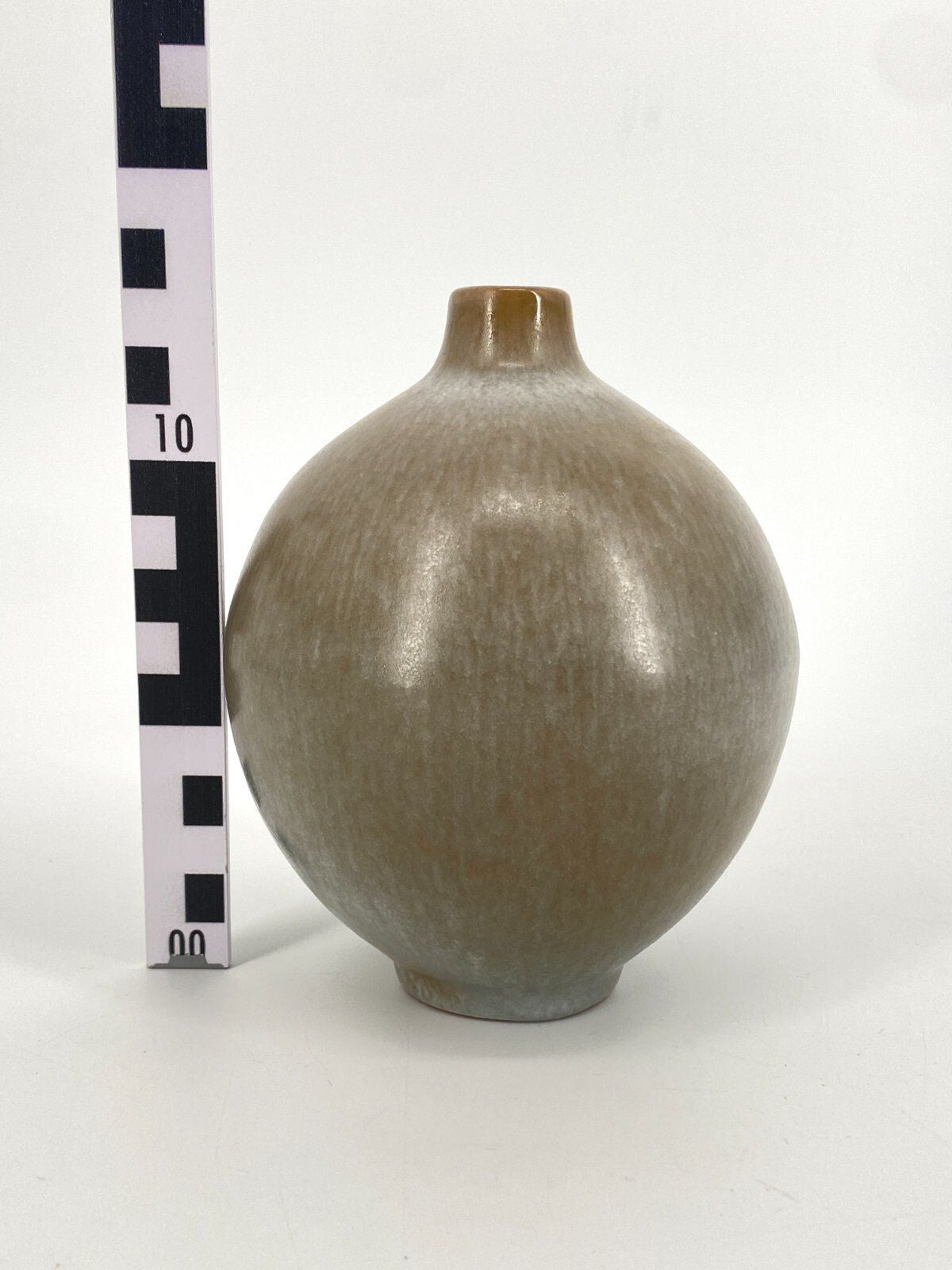 *KLEINE STUDIOKERAMIK VASE MINIMALISTISCH BEIGE VINTAGE 60ER 13CM