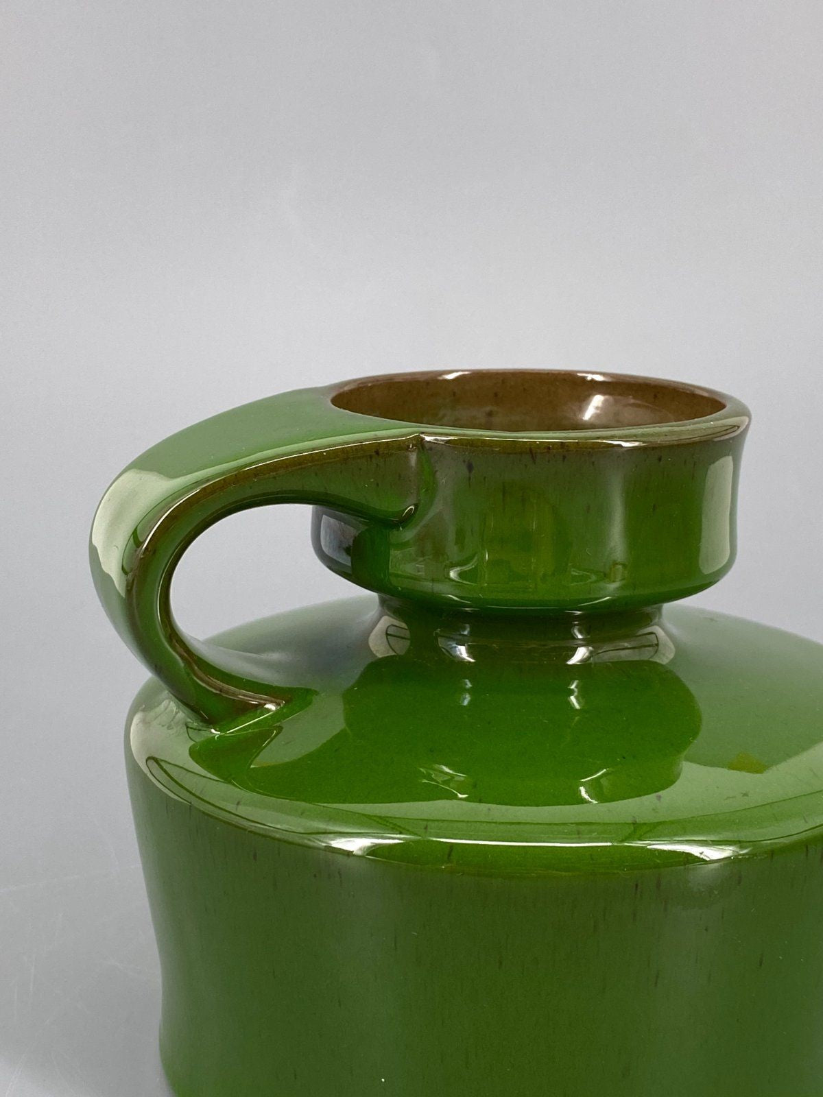 * VASE STUDIOKERAMIK KRUG HENKEL GRÜN GLANZ VINTAGE BLUMENVASE