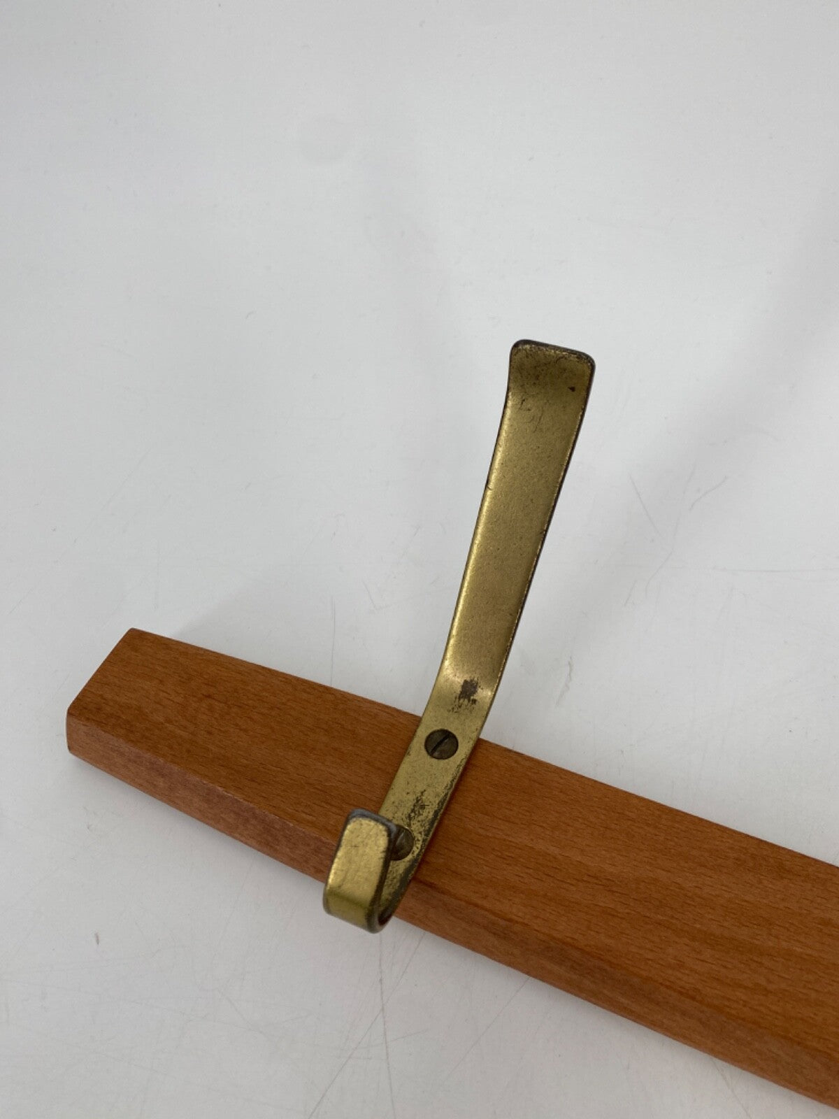 * HAKENLEISTE GARDEROBE 3 HAKEN HOLZ BUCHE MESSING VINTAGE