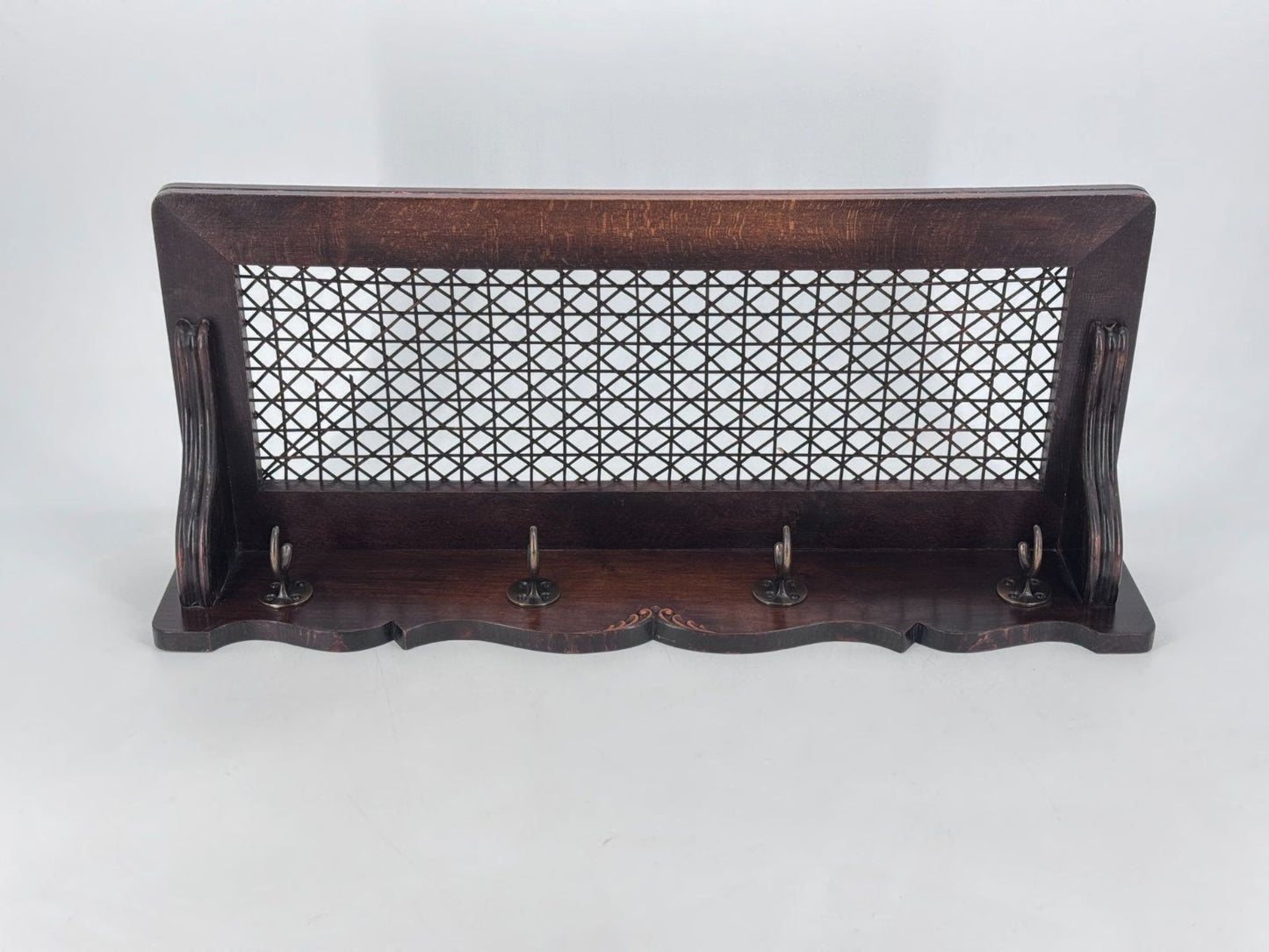 MID CENTURY WIENER GARDEROBE HUTABLAGE GEFLECHT CHIPPENDALE 50er