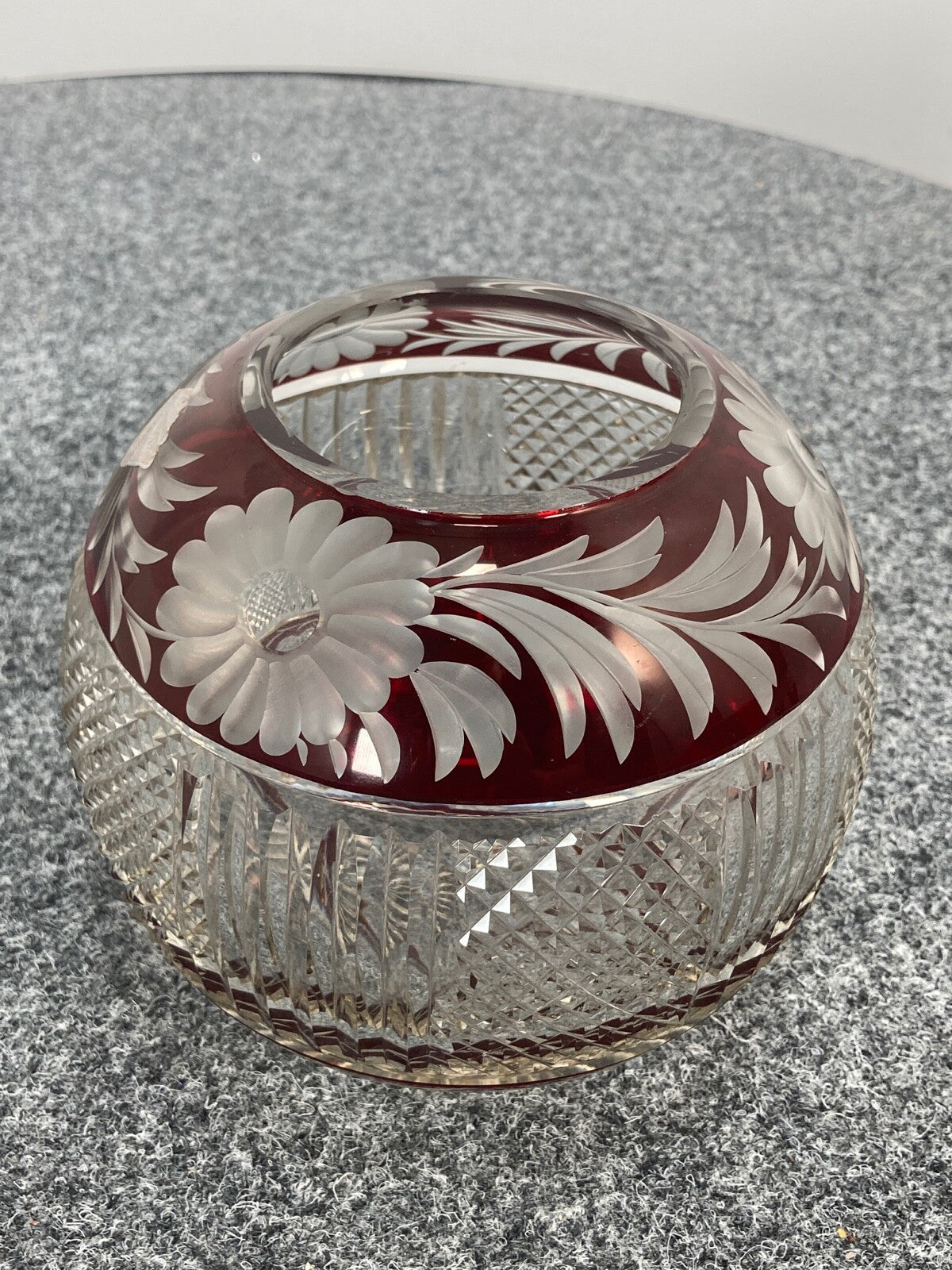 KUGELVASE GLAS GESCHLIFFEN ROT HAIDA BÖHMEN SUDETENLAND RUBIN ROT BLUME 
