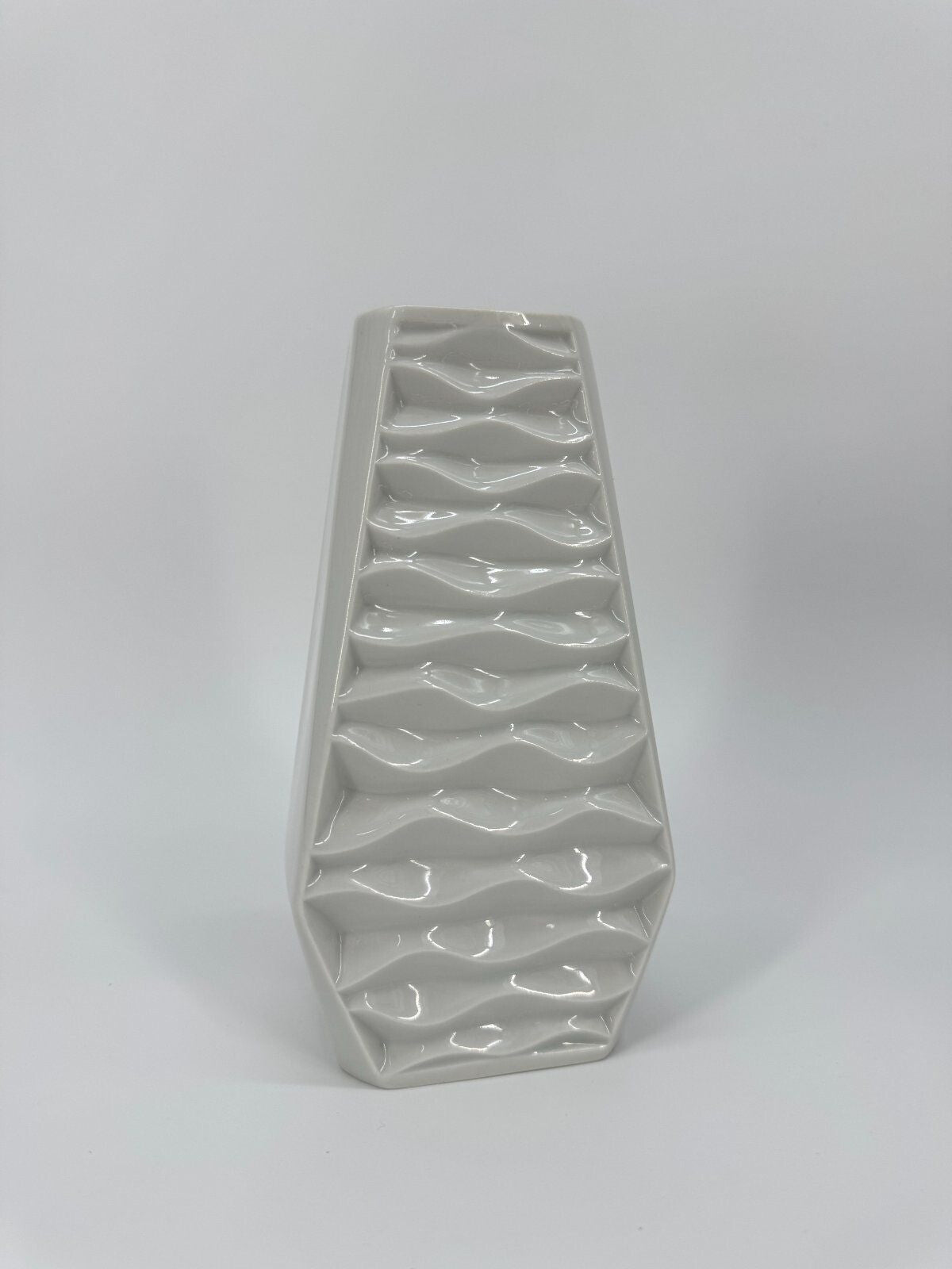 MID CENTURY RELIEF PORZELLAN VASE WEIß PLANKENHAMMER BAVARIA